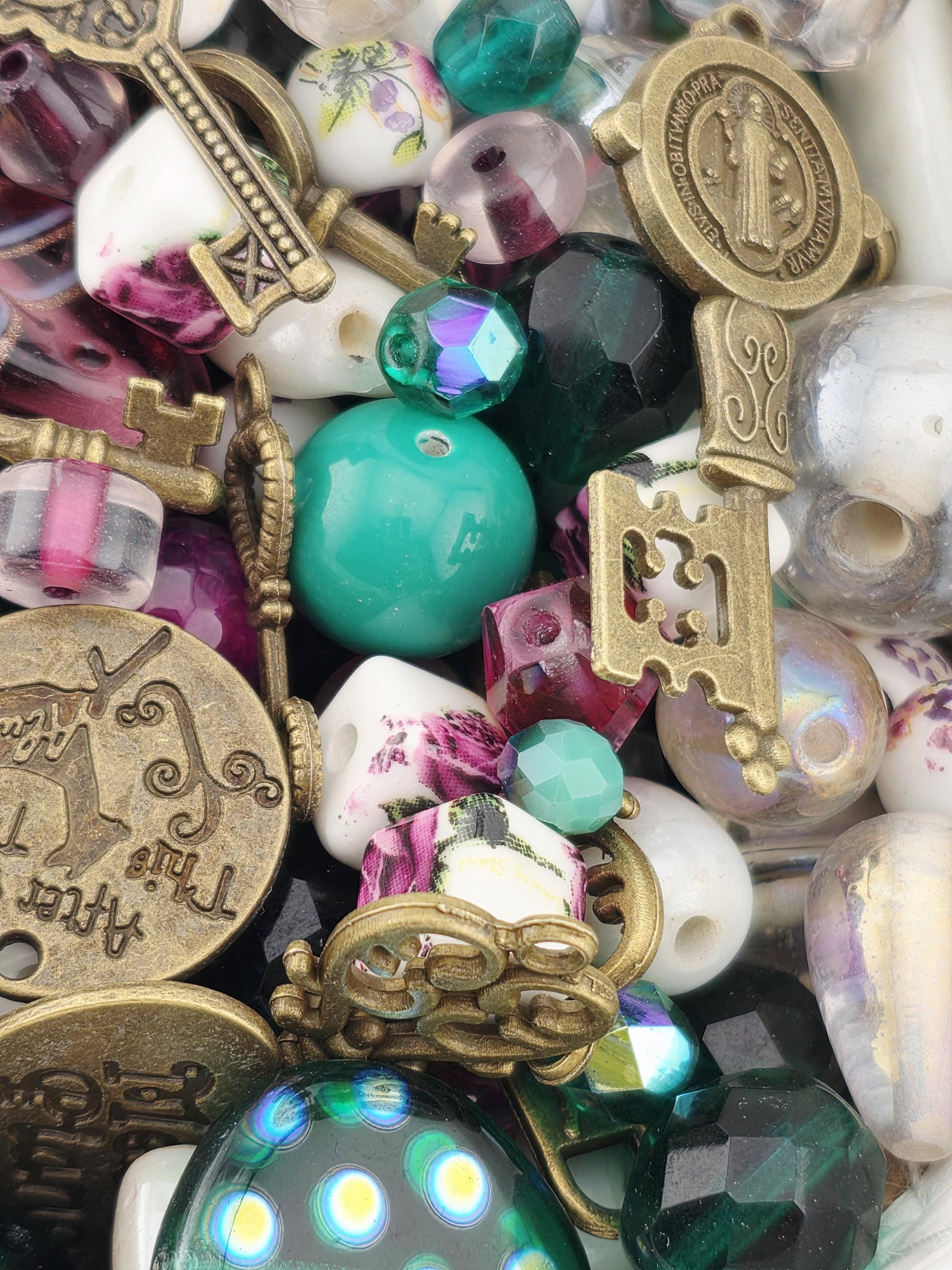 Key to My Heart: A Secret Garden Blend | Glass Bead Mix by Learise | 2 Oz pkg