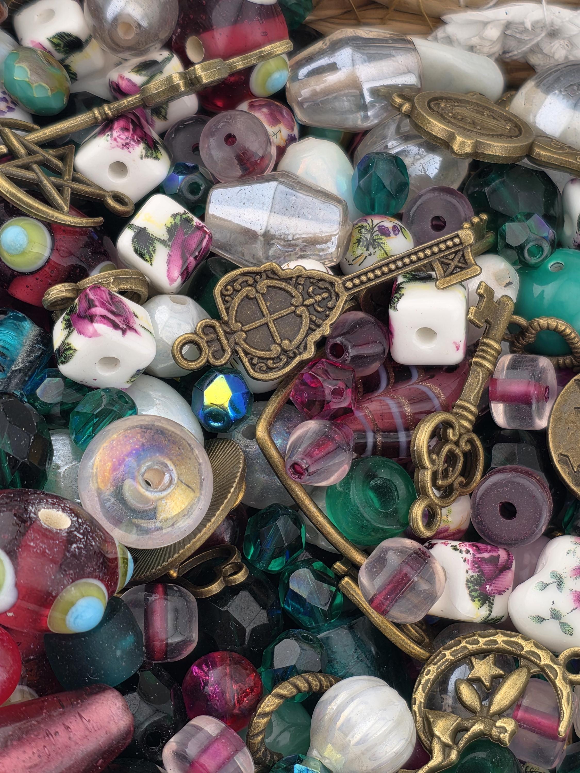 Key to My Heart: A Secret Garden Blend | Glass Bead Mix by Learise | 2 Oz pkg | Jewelry Making Bracelet Supply | Learise Curated Mix