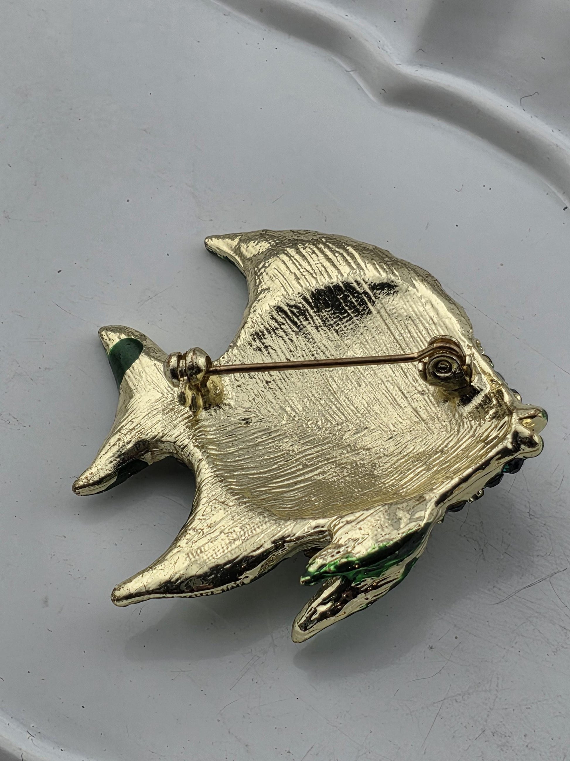 Fish Brooch Pin: Gold Plated, Emerald and Clear Rhinestones (Compact Size)