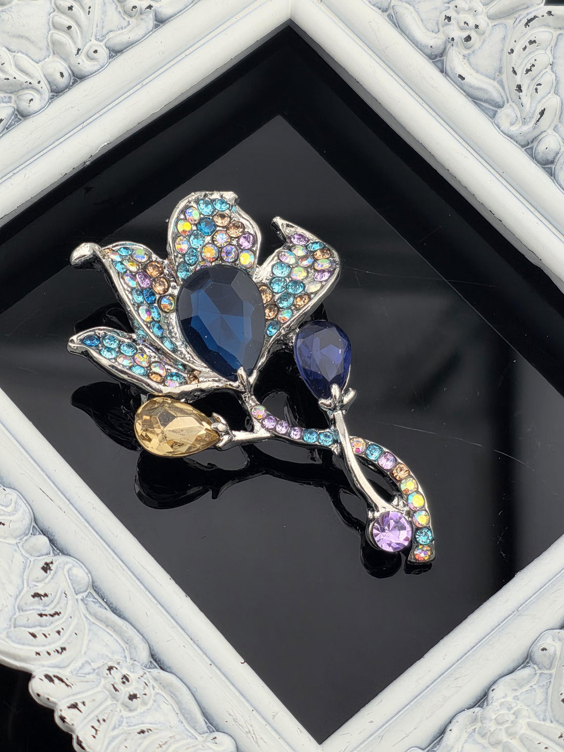 Luxurious Horseshoe Lily Flower Brooch - Sparkling Blue Gemstone Fashion Pin | Handmade Pin | Jacket Scarf Hat Accessory | Gift Idea