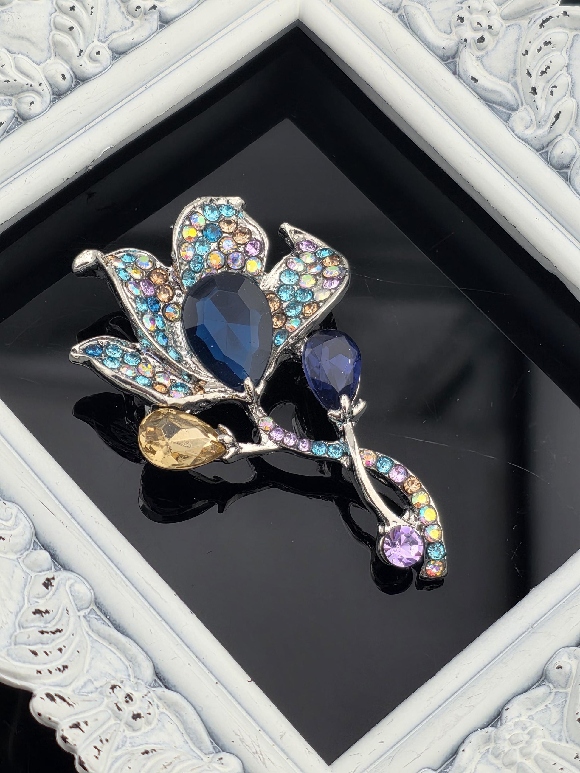 Luxurious Horseshoe Lily Flower Brooch - Sparkling Blue Gemstone Fashion Pin | Handmade Pin | Jacket Scarf Hat Accessory | Gift Idea