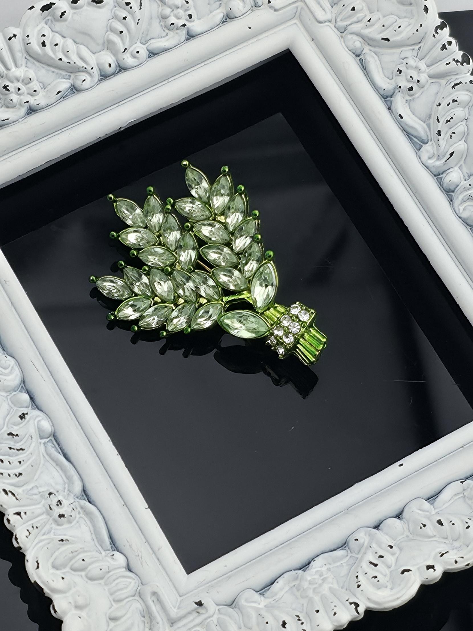 Bamboo Leaf Brooch: Nature-Inspired Pin (Light Green Enamel, Plated)