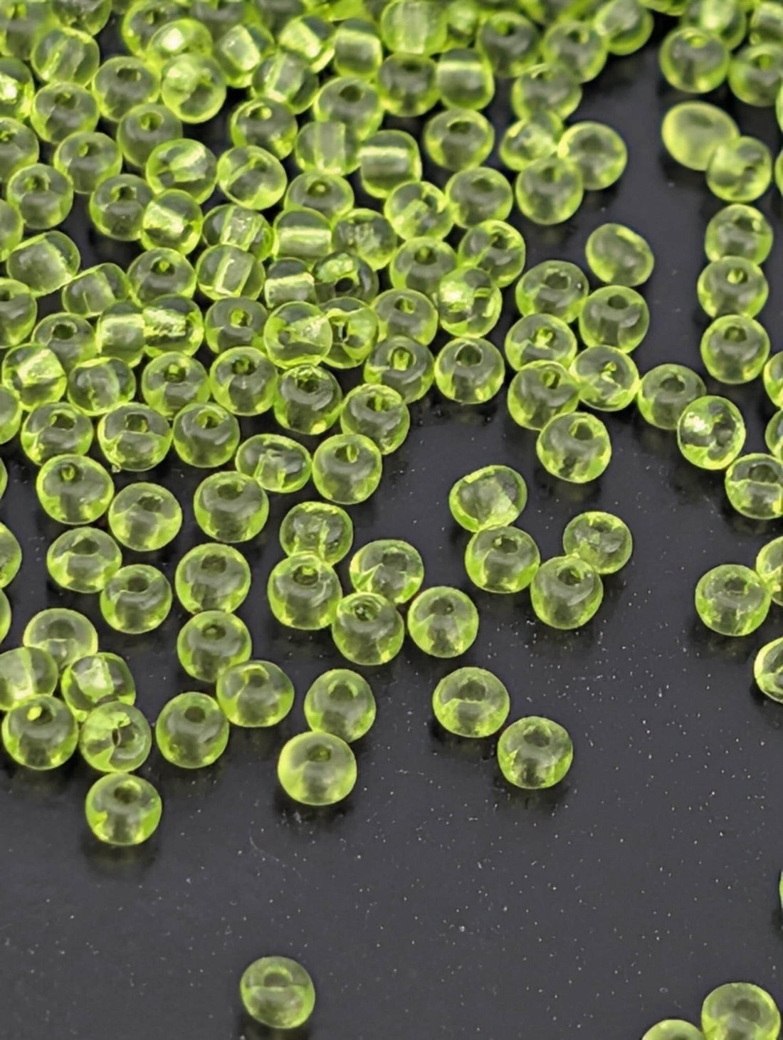 Transparent Light Green | Size 11 | 15g | Preciosa-Ornela Glass Seed Beads