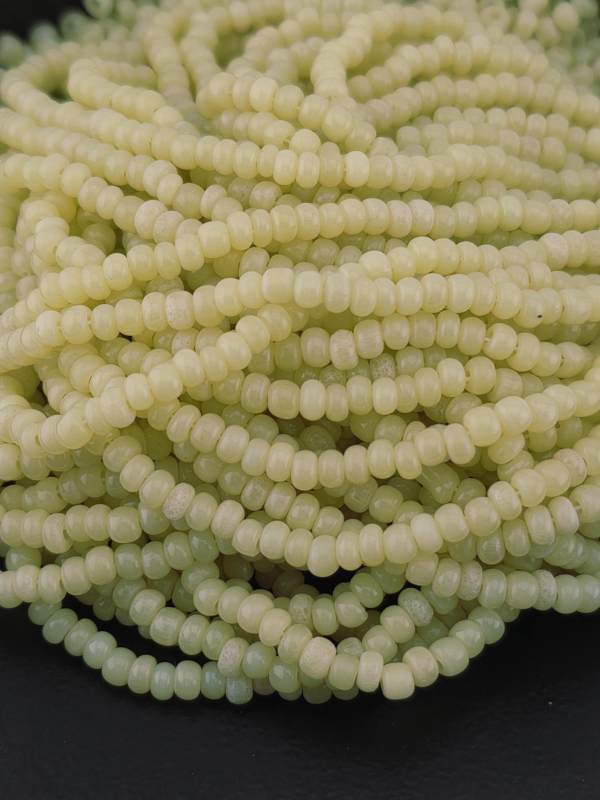 Translucent Light Yellow Opal Vintage | Size 8 | 15g | Preciosa-Ornela Glass Seed Beads