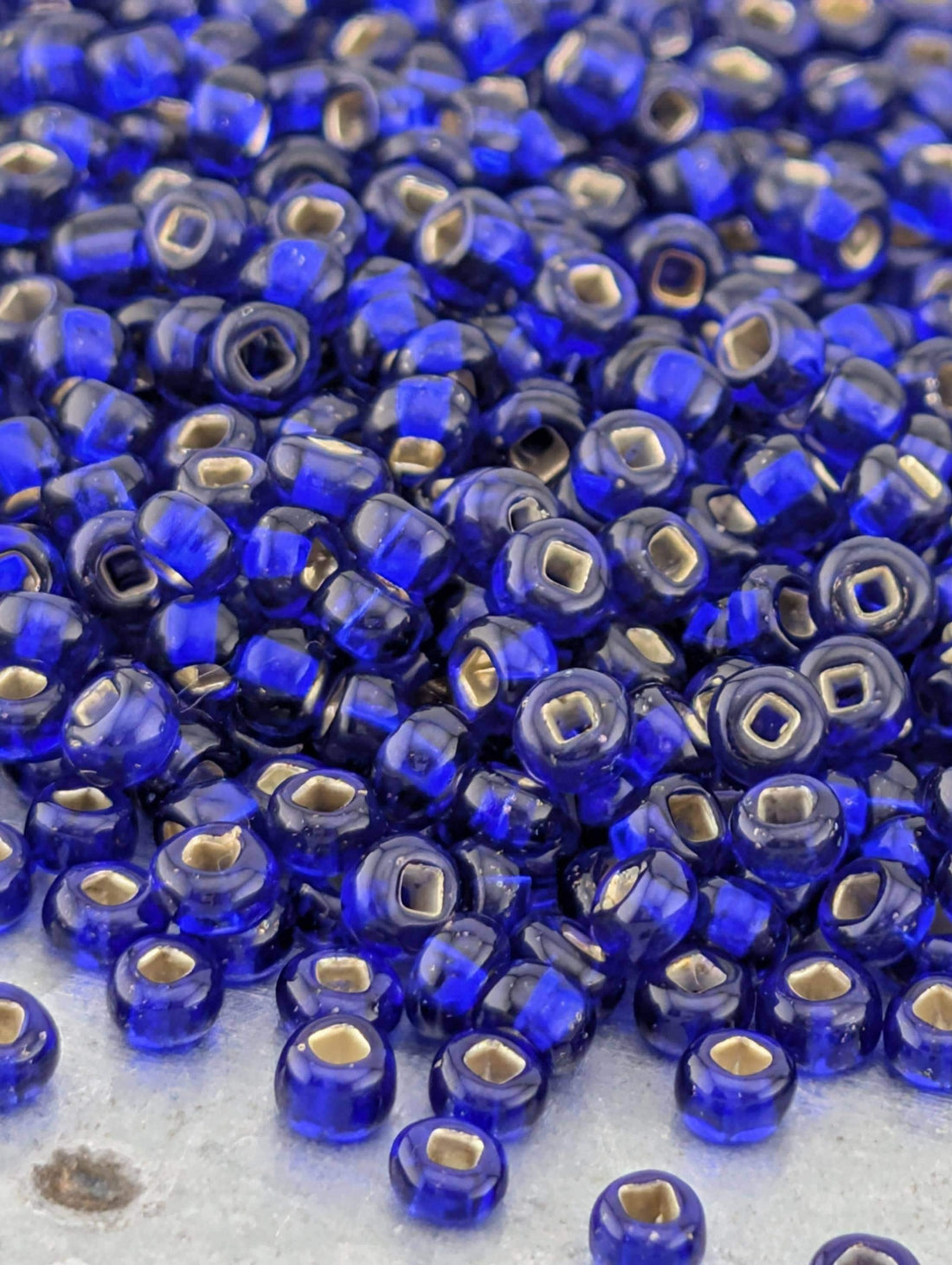 Translucent Sapphire Blue SilverLined | Size 10 | 15g | Preciosa-Ornela Glass Seed Beads