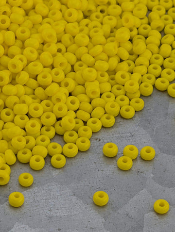 Opaque Lemon Yellow | Size 8 | 15g | Preciosa-Ornela Glass Seed Beads