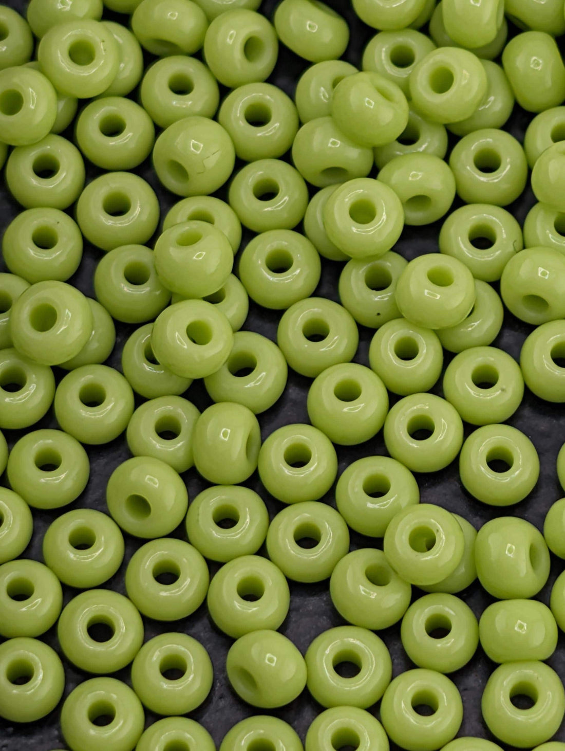 Opaque Lime Green | Size 11 | 15g | Preciosa-Ornela Glass Seed Beads