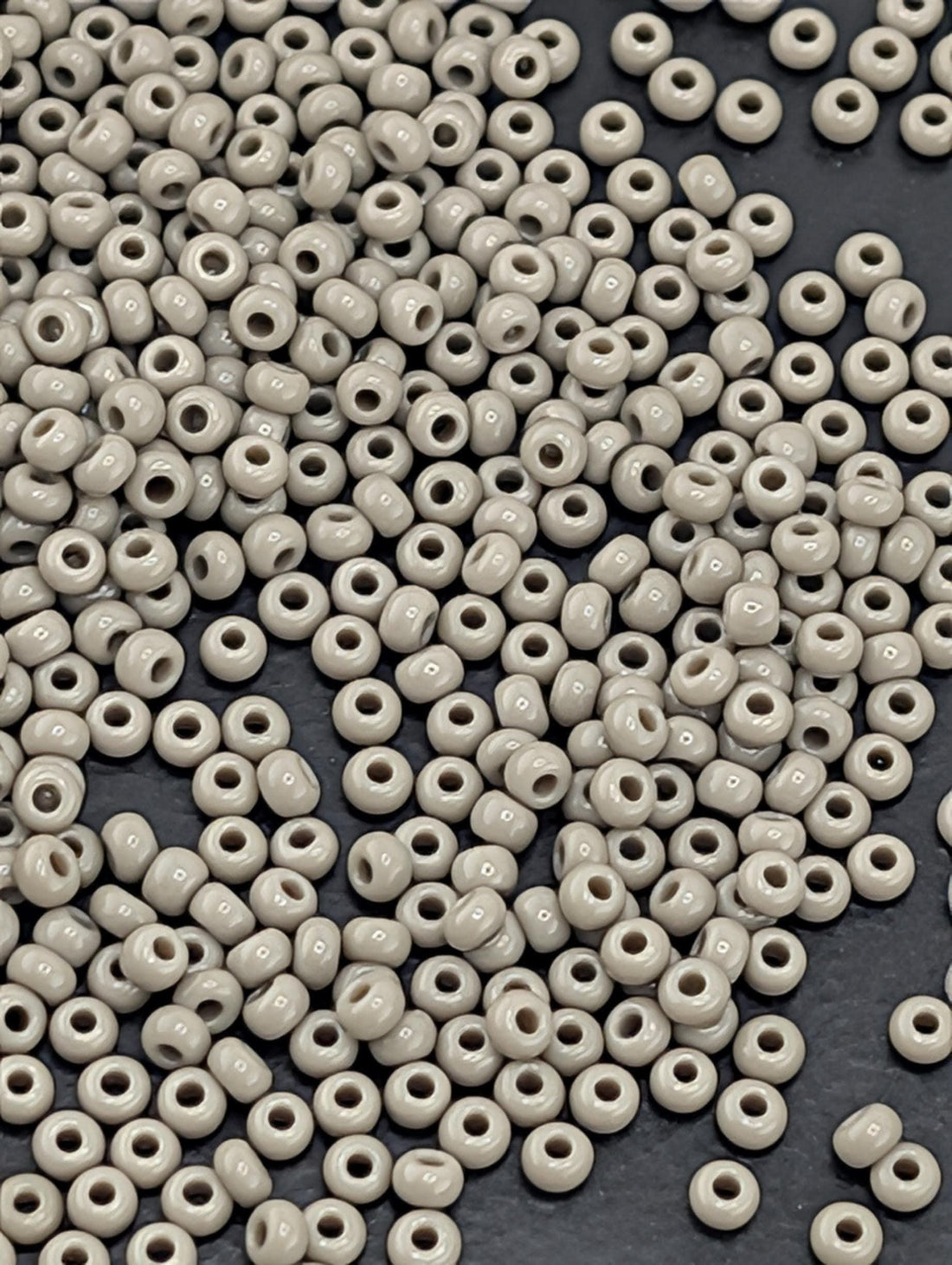 Opaque Gray | Size 11 | 15g | Preciosa-Ornela Glass Seed Beads