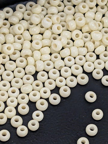 Opaque Cream | Size 8 | 15g | Preciosa-Ornela Glass Seed Beads