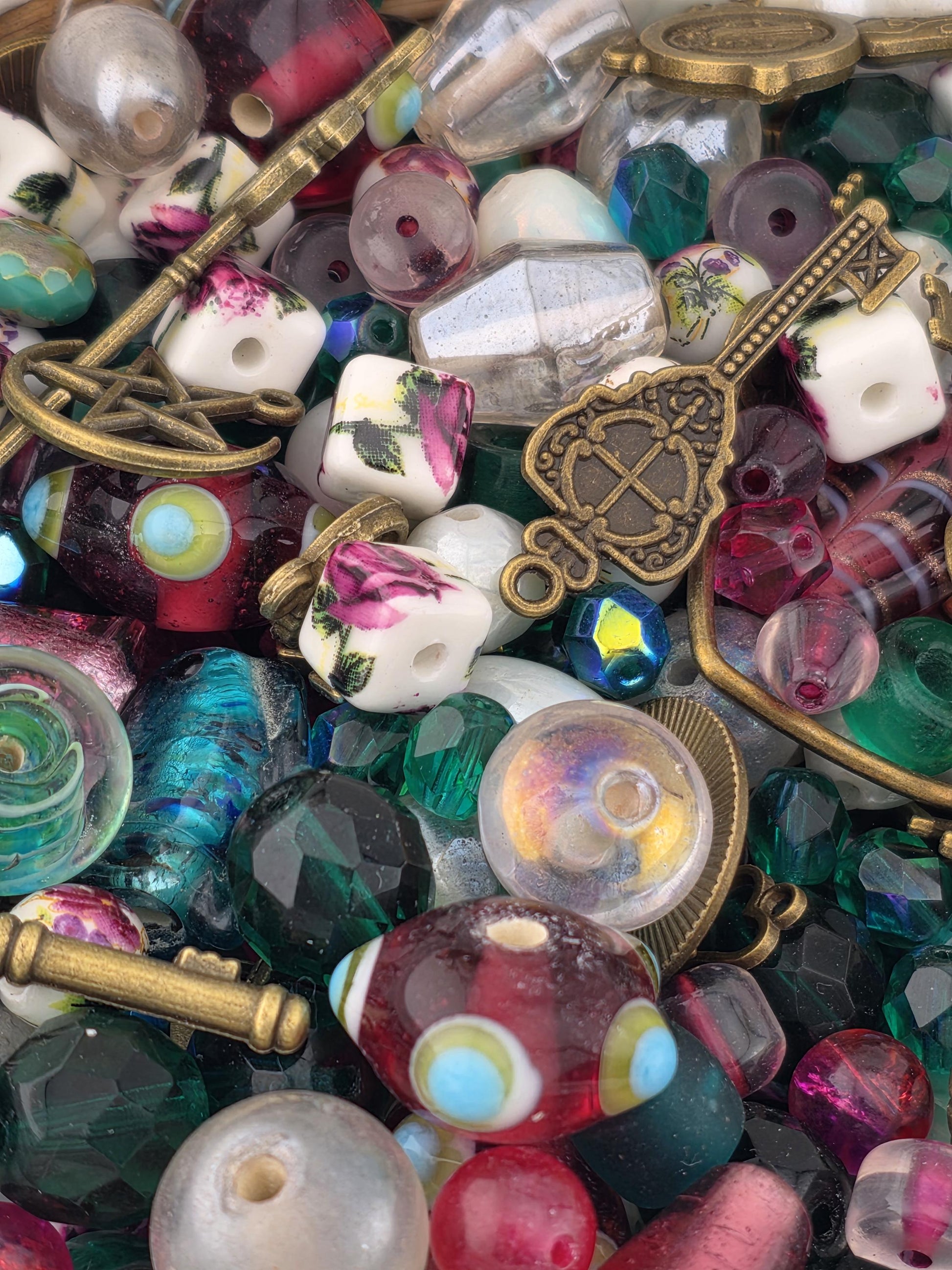 Key to My Heart: A Secret Garden Blend | Glass Bead Mix by Learise | 2 Oz pkg