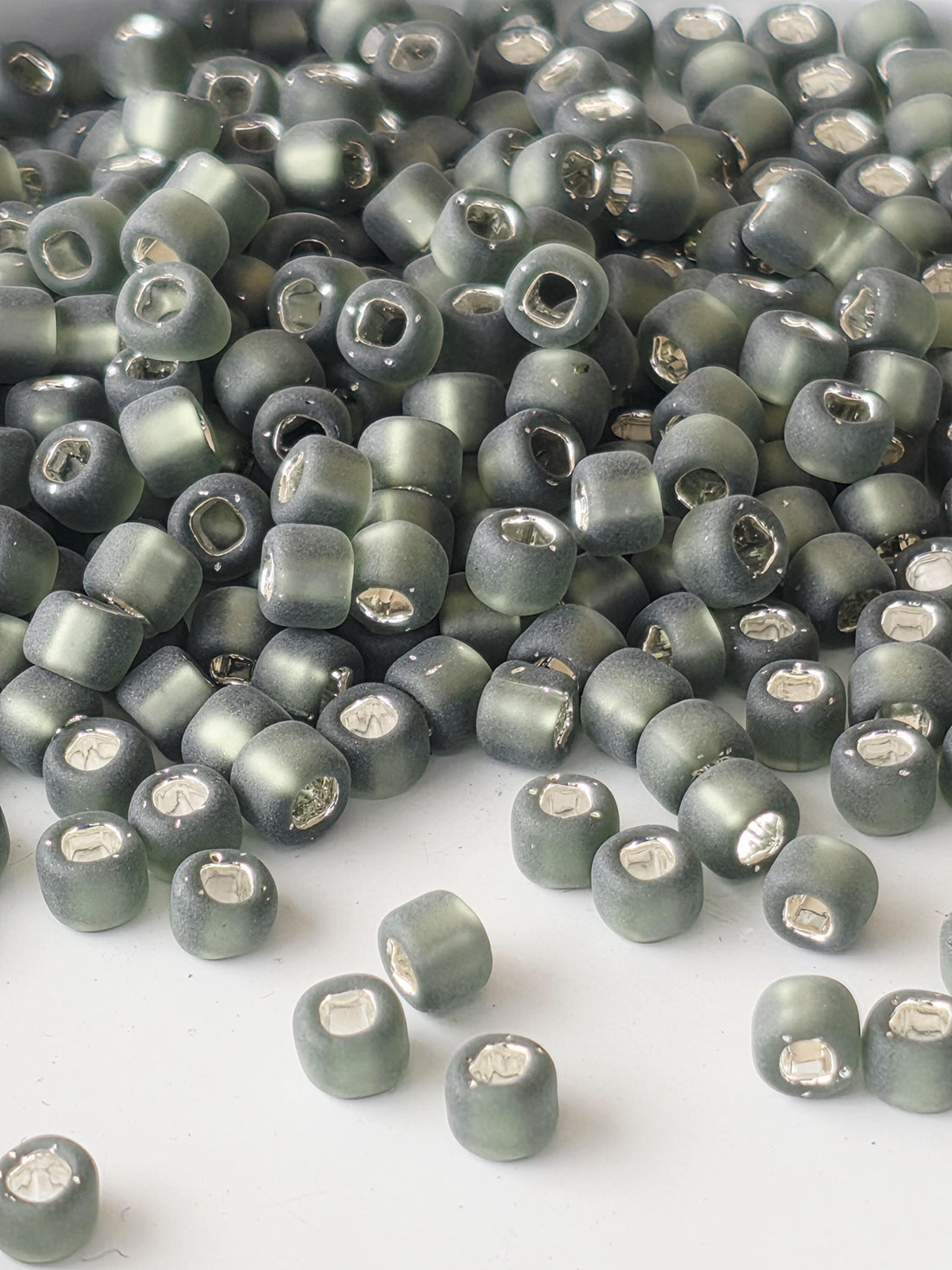 Matte Gunmetal Seed Beads: Matsuno Silver Lined (Size 6, 15g)