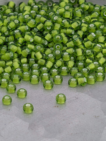 Transparent ChalkwhiteLined Green | Size 8 | 15g | Preciosa-Ornela Glass Seed Beads