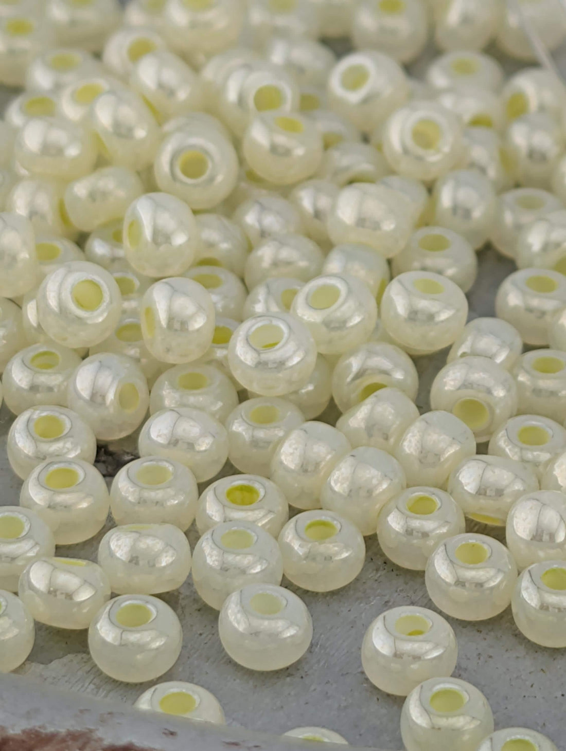 Translucent Pastel Yellow Luster | Size 10 | 15g | Preciosa-Ornela Glass Seed Beads | Czech Seed Beads | Bead Weaving Embroidery Supply