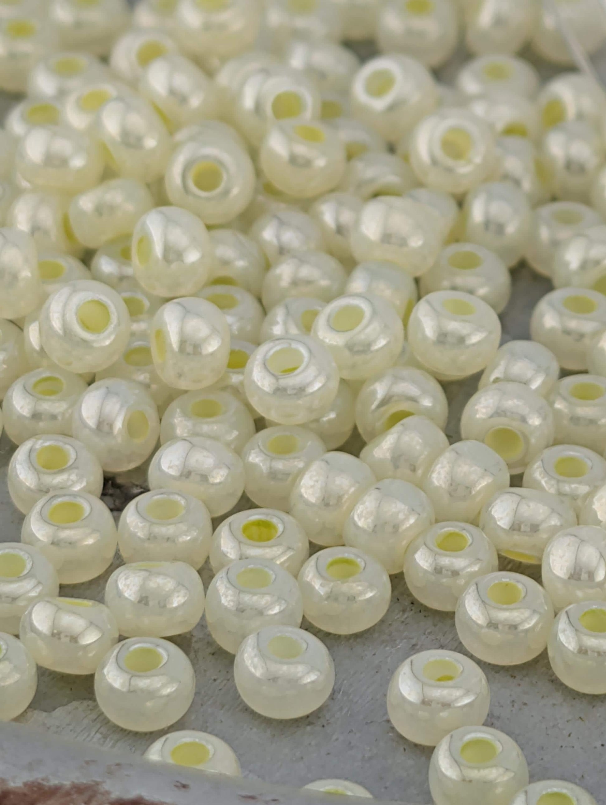 Translucent Pastel Yellow Luster | Size 10 | 15g | Preciosa-Ornela Glass Seed Beads | Czech Seed Beads | Bead Weaving Embroidery Supply