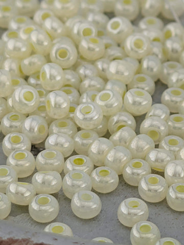 Translucent Pastel Yellow Luster | Size 10 | 15g | Preciosa-Ornela Glass Seed Beads | Czech Seed Beads | Bead Weaving Embroidery Supply