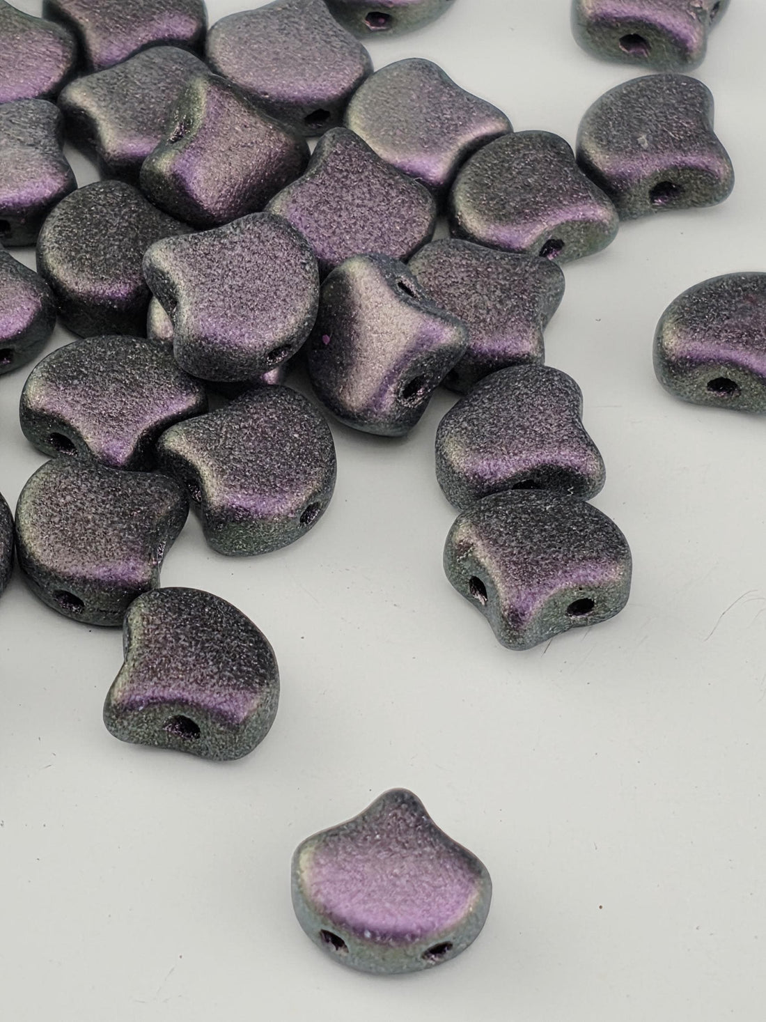 Matubo Ginkgo Leaf Bead 7.5 x 7.5mm Polychrome - Black Currant 2.5 Tube | Japanese Seed Beads | Bead Weaving Embroidery Supply | DIY Jewelry