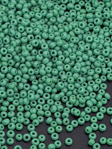 Opaque Green | Size 10 | 15g | Preciosa-Ornela Glass Seed Beads
