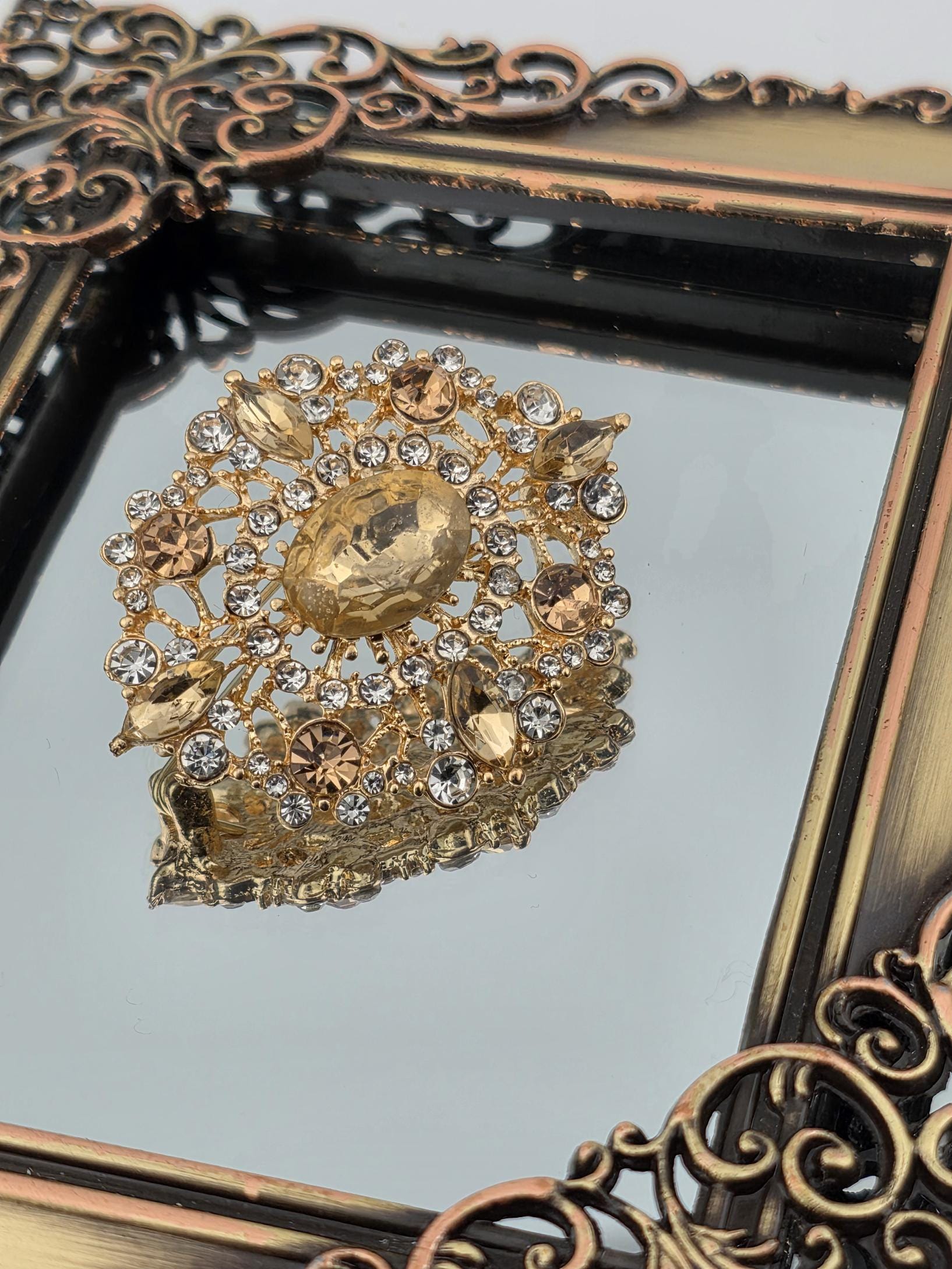 Vintage Gold Oval Rhinestone Brooch Pin (40x35mm, Classic Style) | Handmade Pin | Jacket Scarf Hat Accessory | Gift Idea