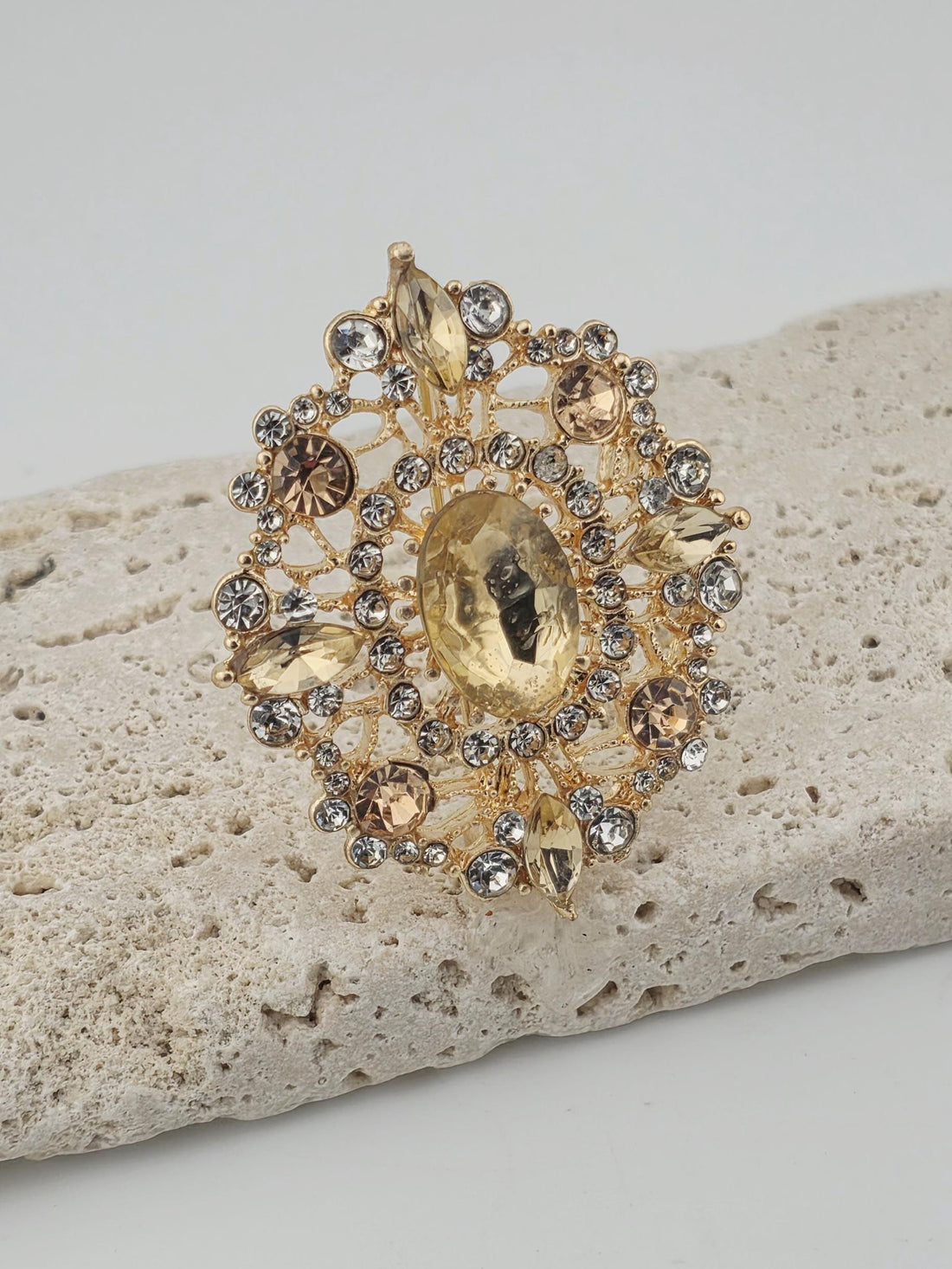 Vintage Gold Oval Rhinestone Brooch Pin (40x35mm, Classic Style) | Handmade Pin | Jacket Scarf Hat Accessory | Gift Idea