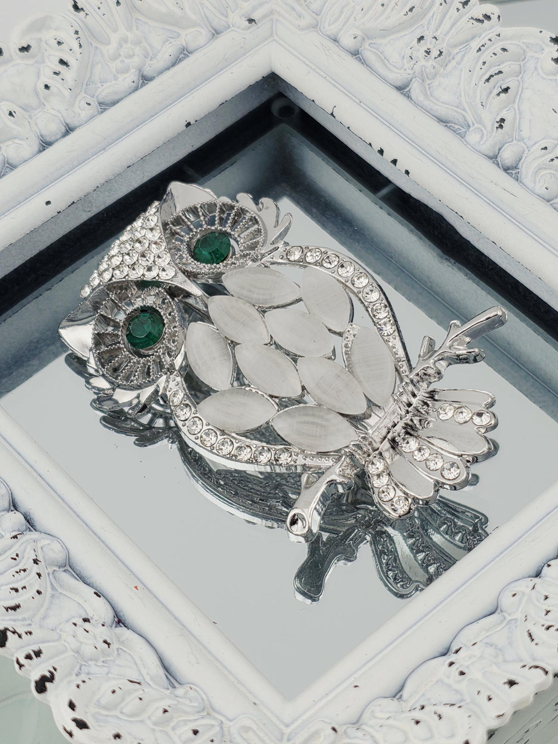 Owl Brooch: Cat's Eye Korean Cartoon Style - Gold and Silver Colors | Handmade Pin | Jacket Scarf Hat Accessory | Gift Idea