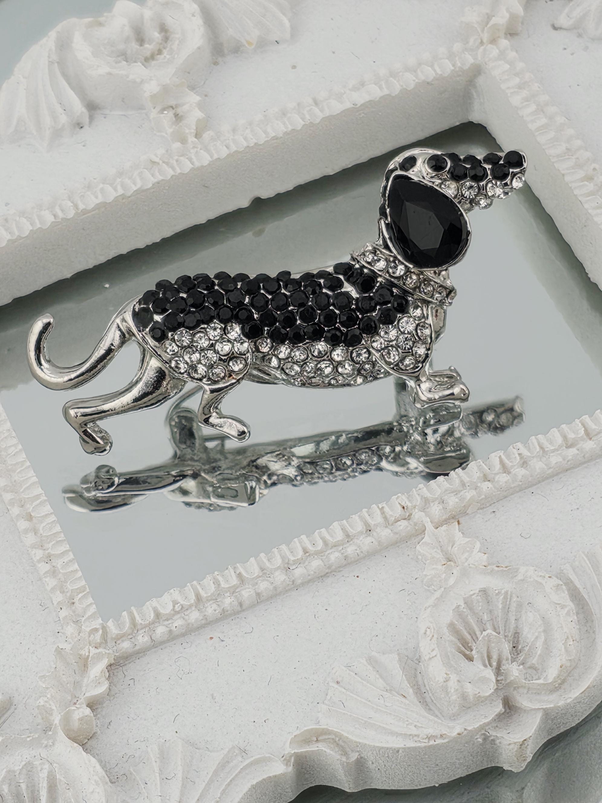 Animal Dog Brooch: Black Gemstone Jewelry Pin (50x25mm) | Handmade Pin | Jacket Scarf Hat Accessory | Gift Idea