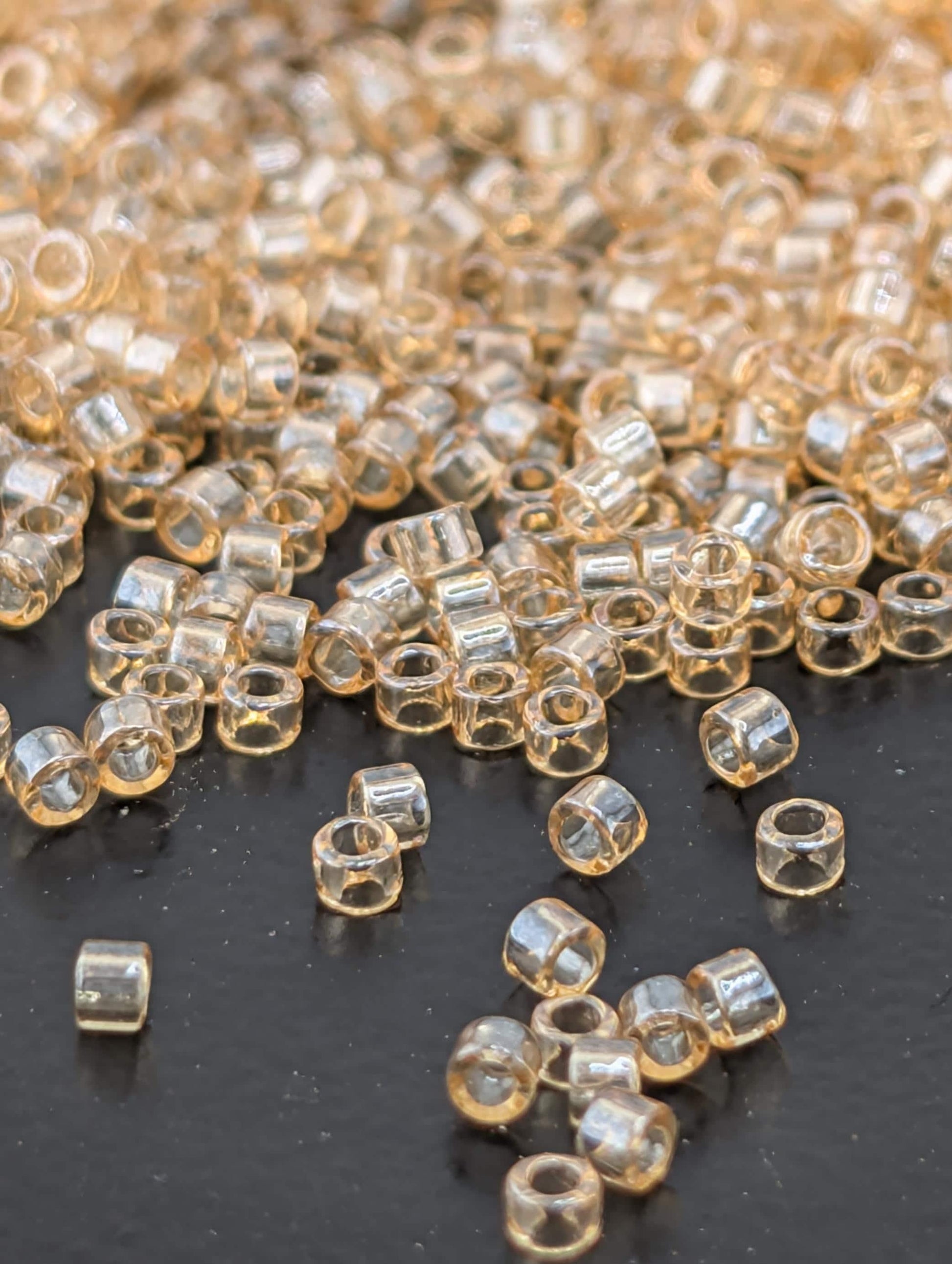 DB0101:Light Topaz Translucent Inside Color Lined | Size 11/0 | 7g