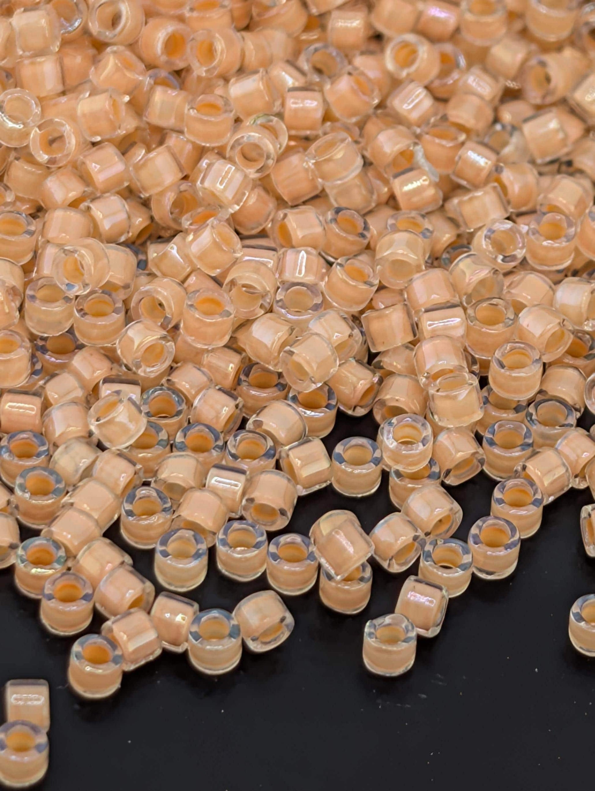 DB0067:Crystal/Light Peach Inside Color Lined | Size 11/0 | 7g