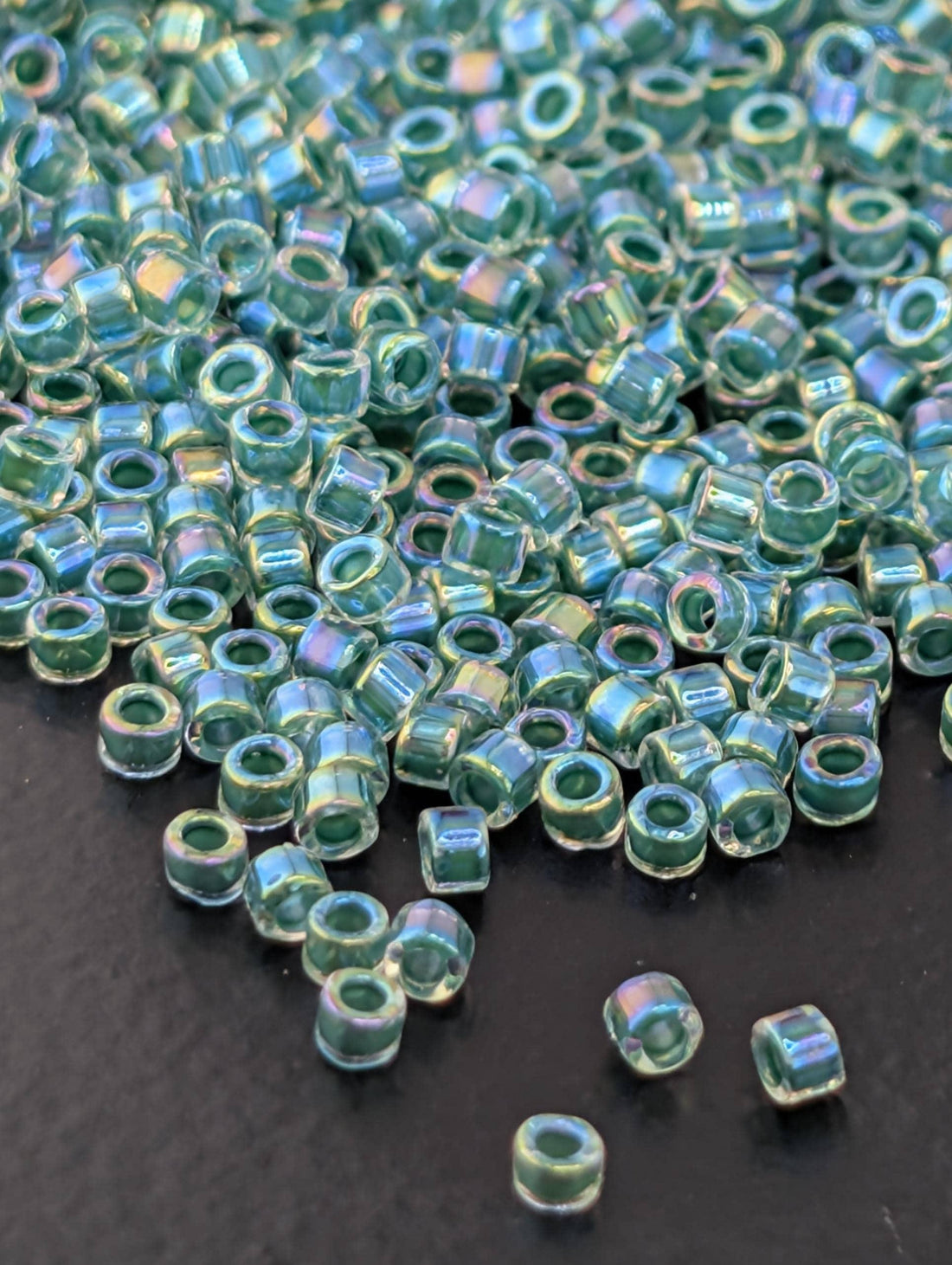 DB0060:Crystal/Lt Green Inside Color Lined Rainbow | Size 11/0 | 7g