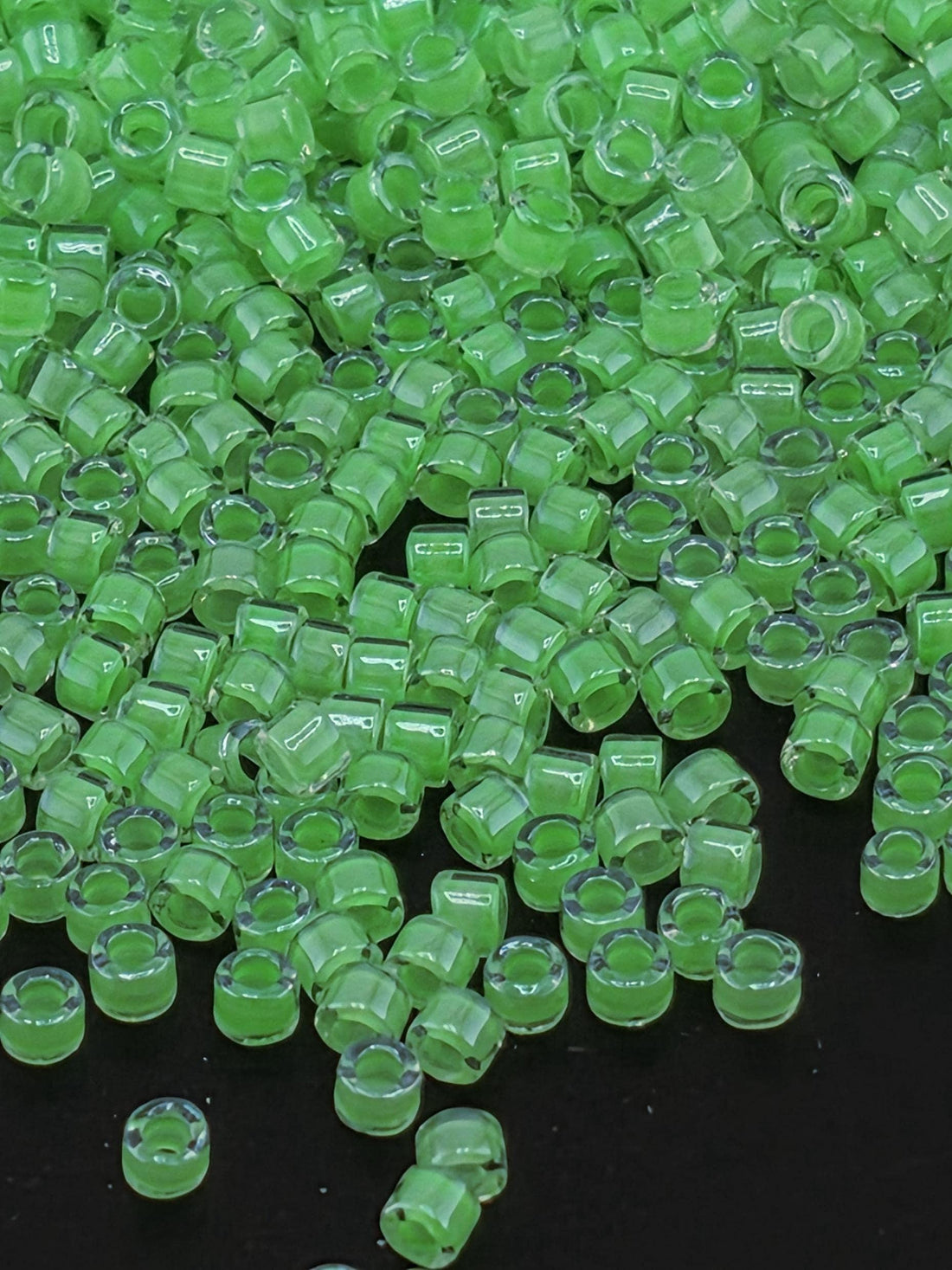DB2040:Luminous Bright Lime Inside Color Lined | Size 11/0 | 7g