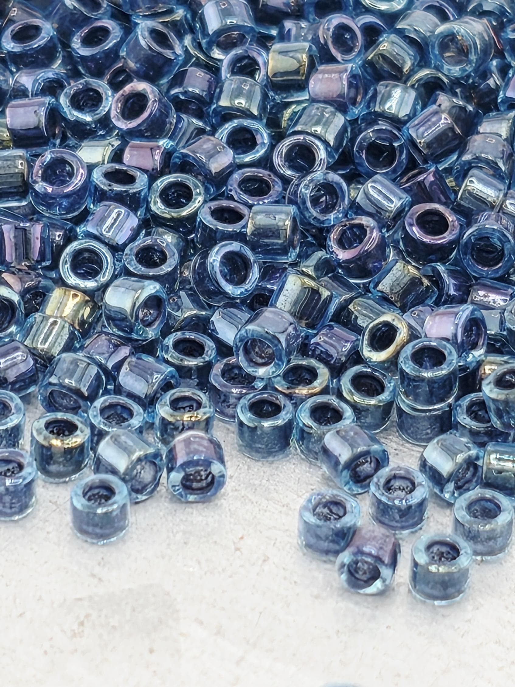 DB0286:Lt Blue/Midnight Blue Inside Color Lined Rainbow | Size 11/0 | 7g
