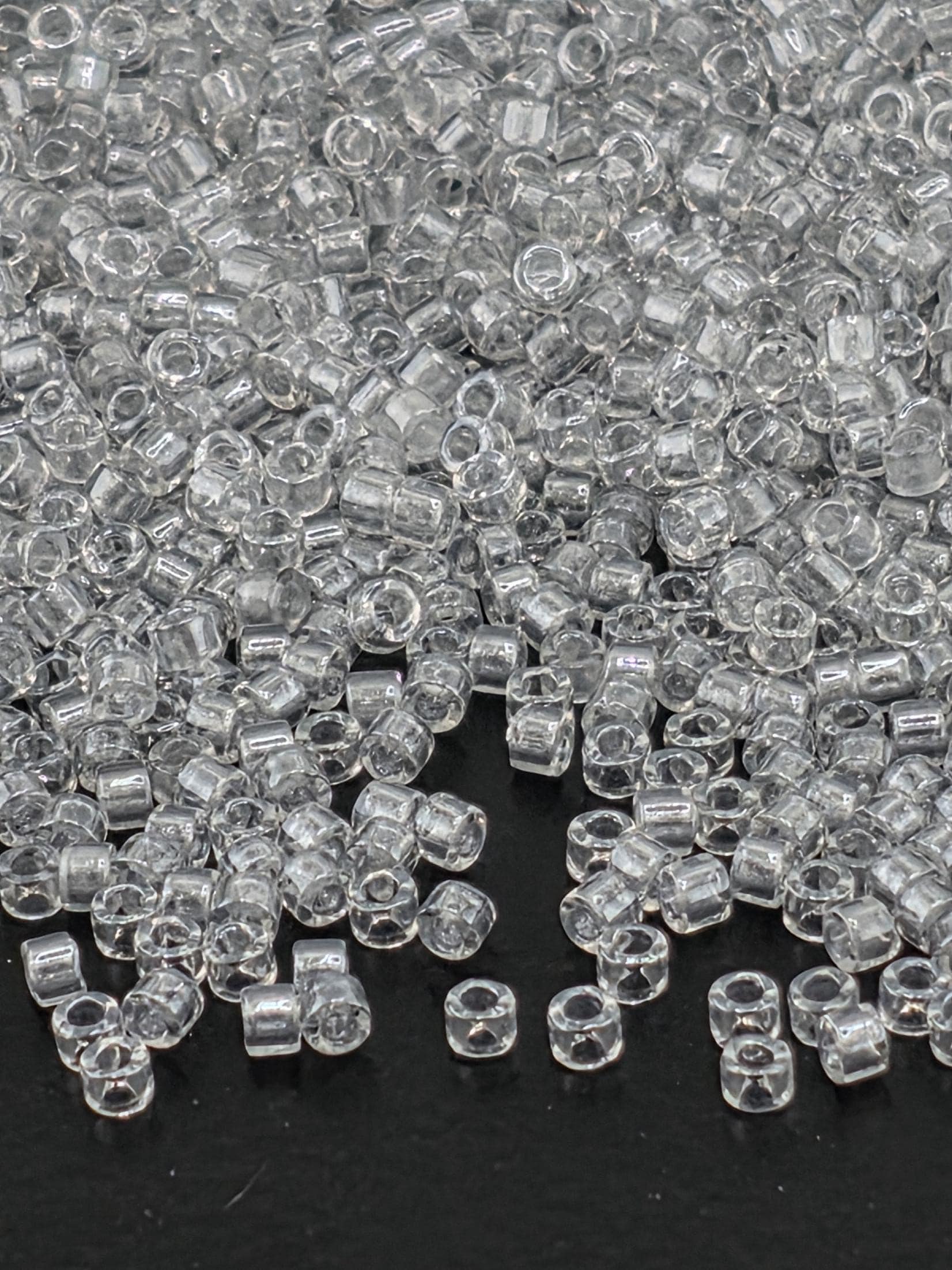 DB0271:Crystal/Silver Inside Color Lined Sparkle | Size 11/0 | 7g