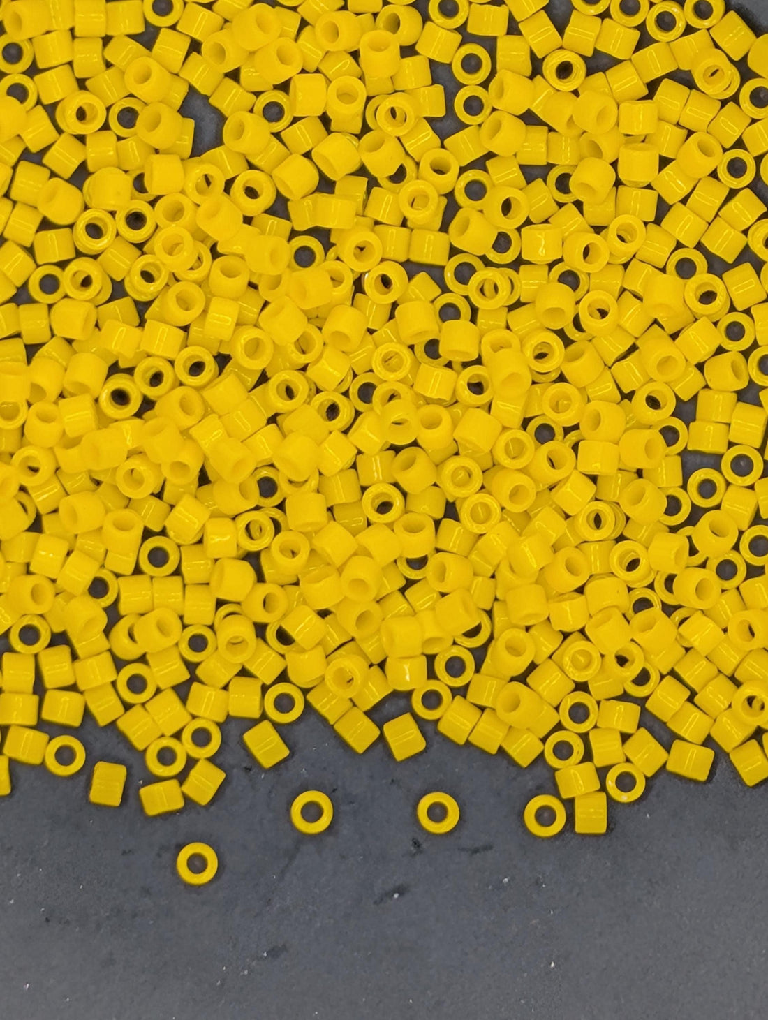 DB1132:Canary Opaque | Size 11/0 | 7g