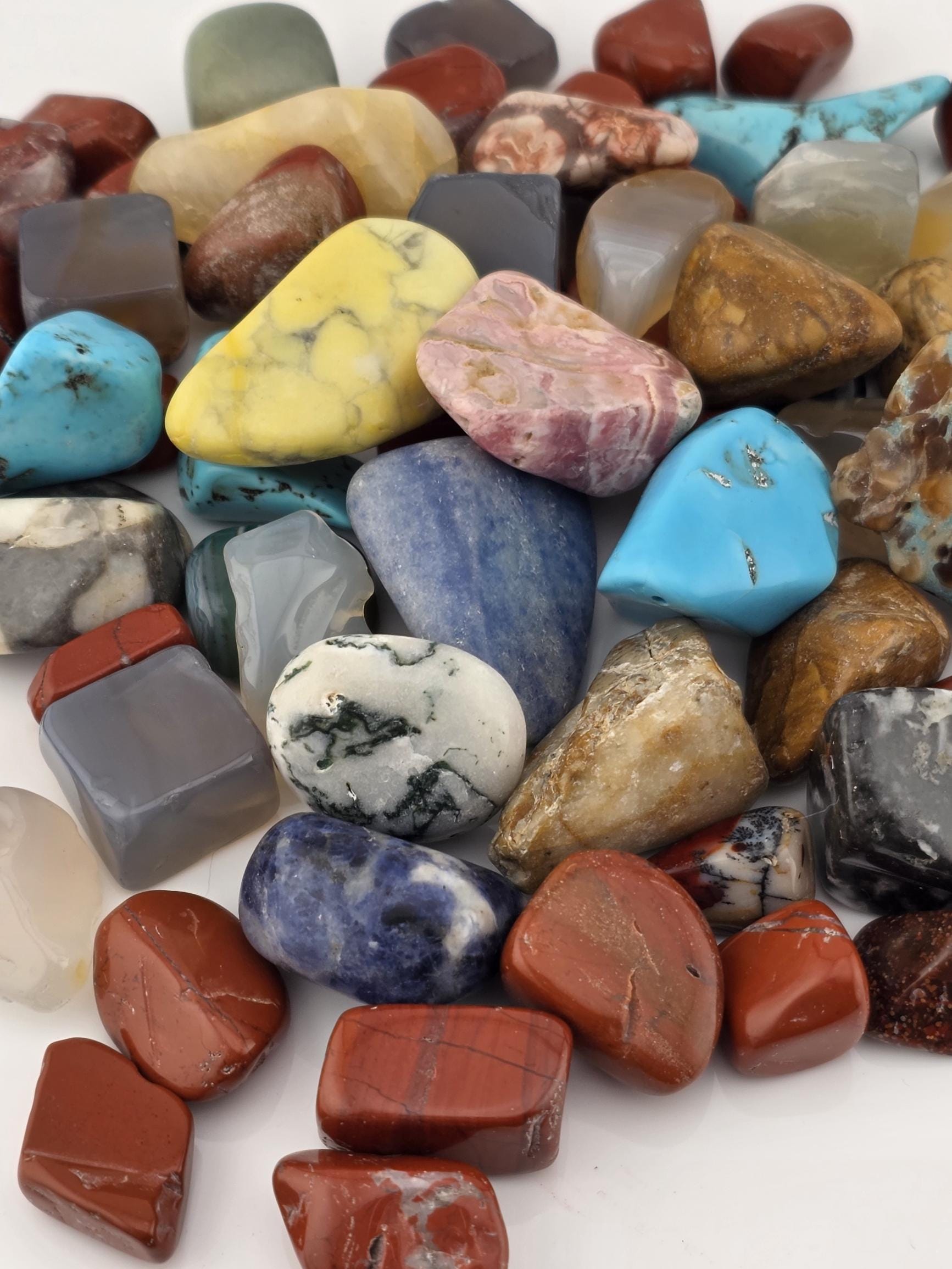 Polished Stone Collection Tumbled Gemstone Mix Natural Mineral Variety Jasper Tiger Eye Agate Calcite Obsidian Sodalite Random Assortment Crystal Healing Set Chakra Balancing Tools Energy Work Practice Meditation Therapy Altar Decoration