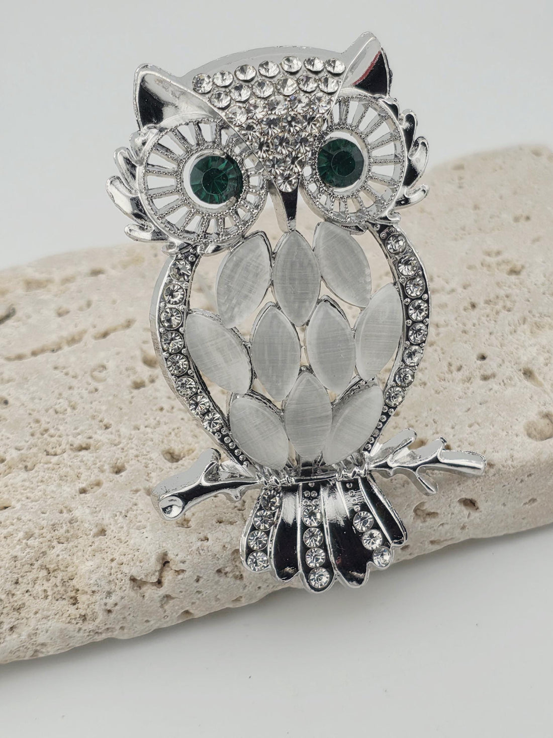 Owl Brooch: Cat's Eye Korean Cartoon Style - Gold and Silver Colors | Handmade Pin | Jacket Scarf Hat Accessory | Gift Idea