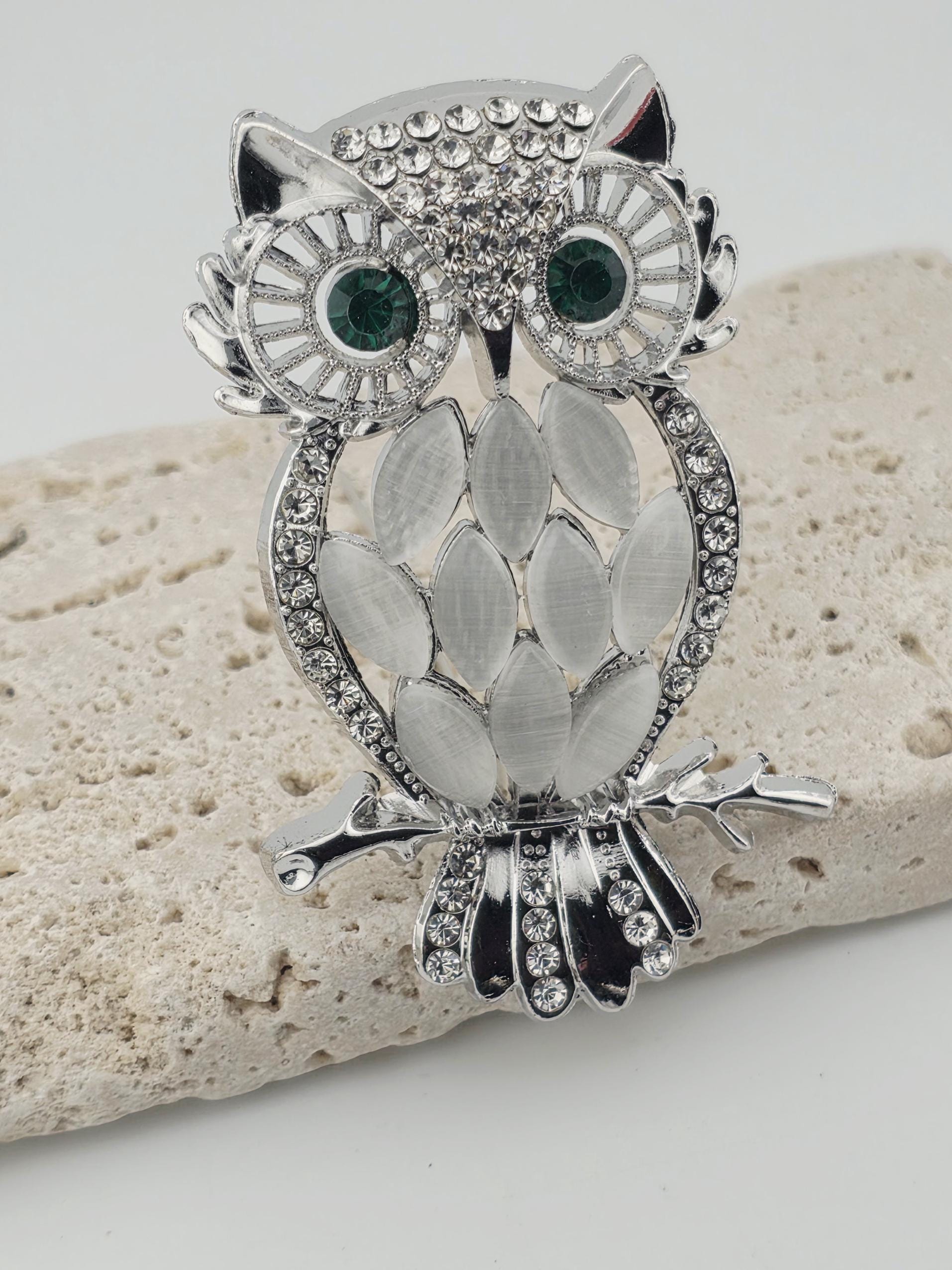 Owl Brooch: Cat's Eye Korean Cartoon Style - Gold and Silver Colors | Handmade Pin | Jacket Scarf Hat Accessory | Gift Idea