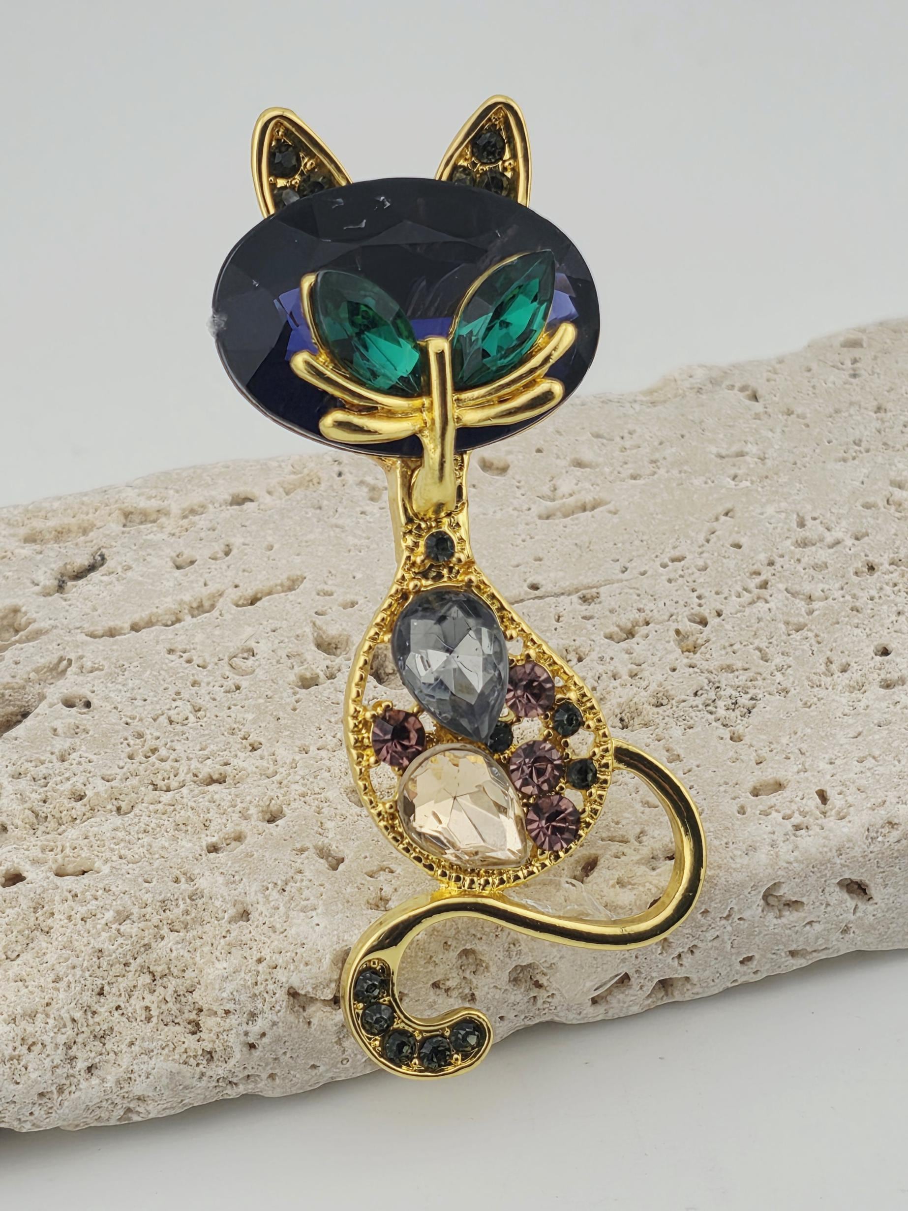 Cat Brooch Pin: Gold-Plated Kitten Design - Green Eyes Detail | Handmade Pin | Jacket Scarf Hat Accessory | Gift Idea