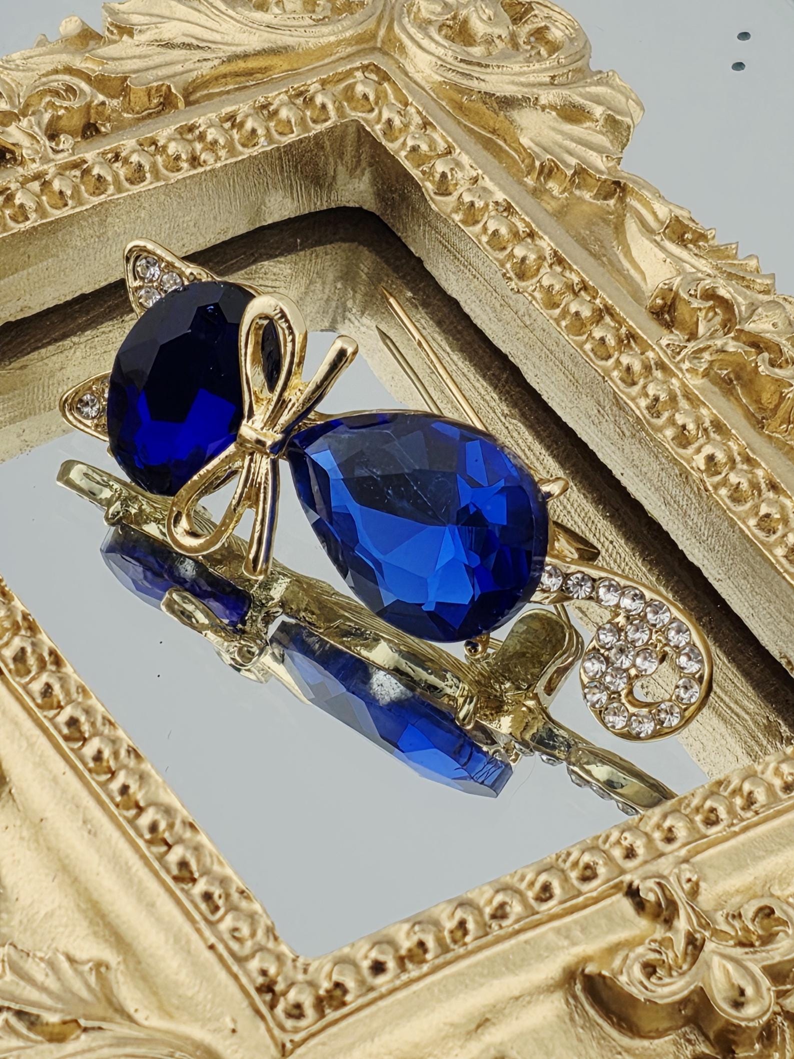 Cat Brooch: Blue Gemstone Sparkle (Gold Tone, Small Size) | Handmade Pin | Jacket Scarf Hat Accessory | Gift Idea