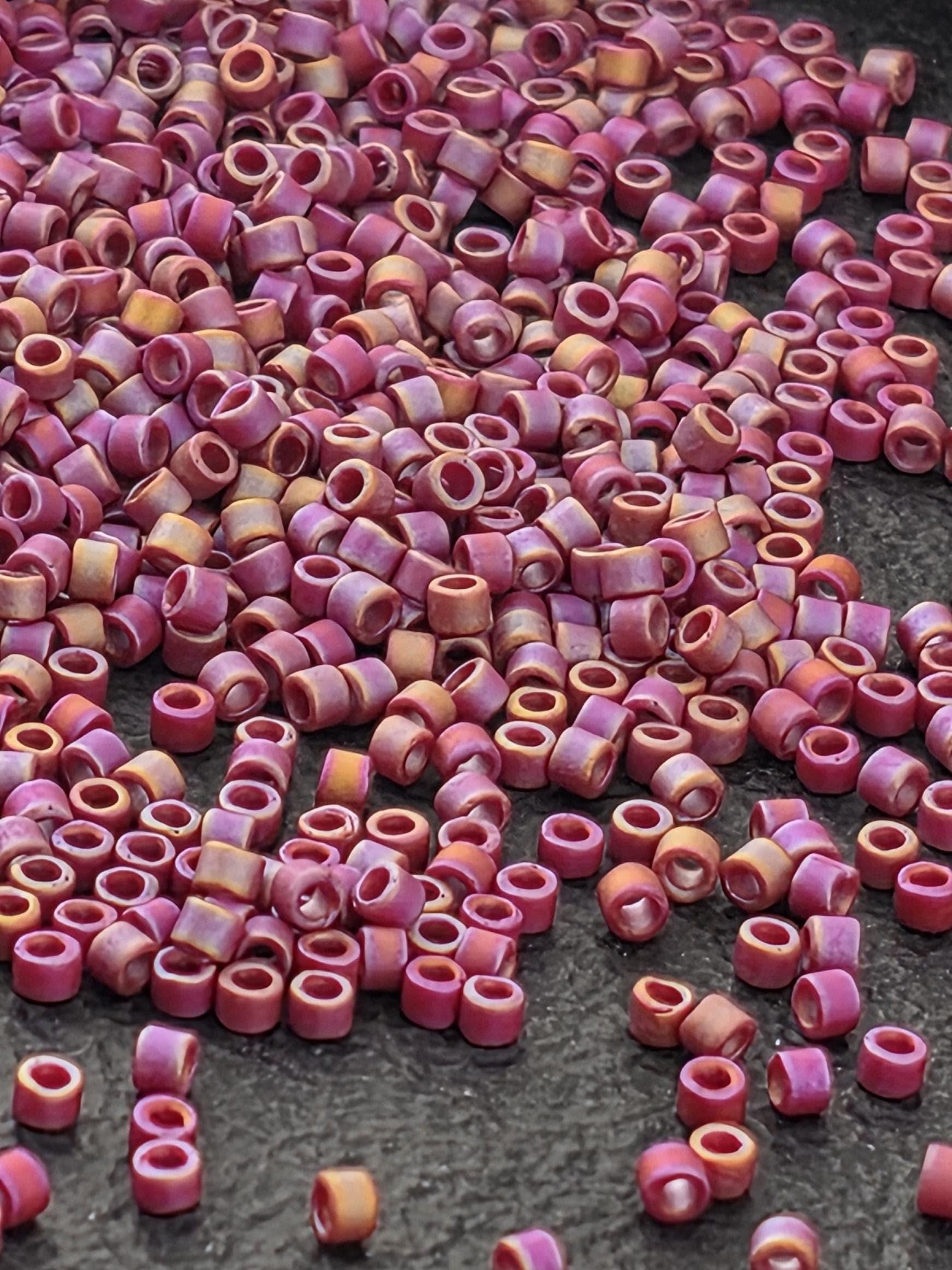 DB2308:Poinsettia Opaque Matte Glazed Rainbow | Size 11/0 | 7g