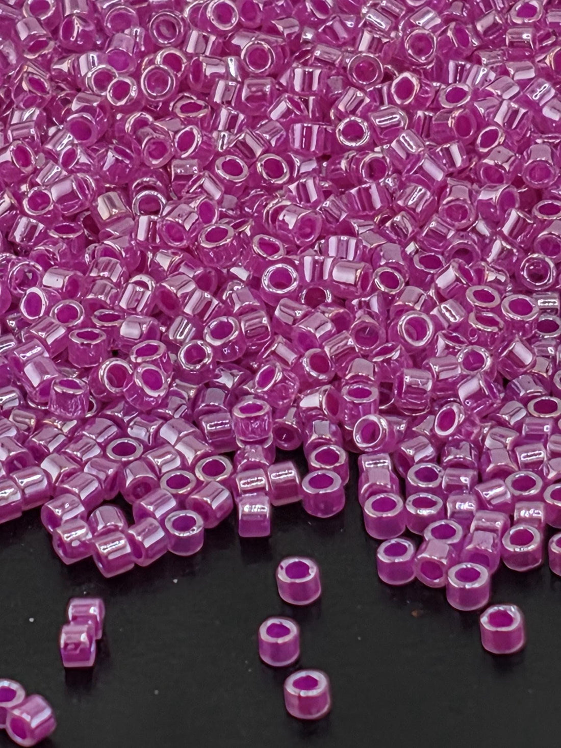 DB0247:Crystal/Fuchsia Inside Color Lined Ceylon | Size 11/0 | 7g