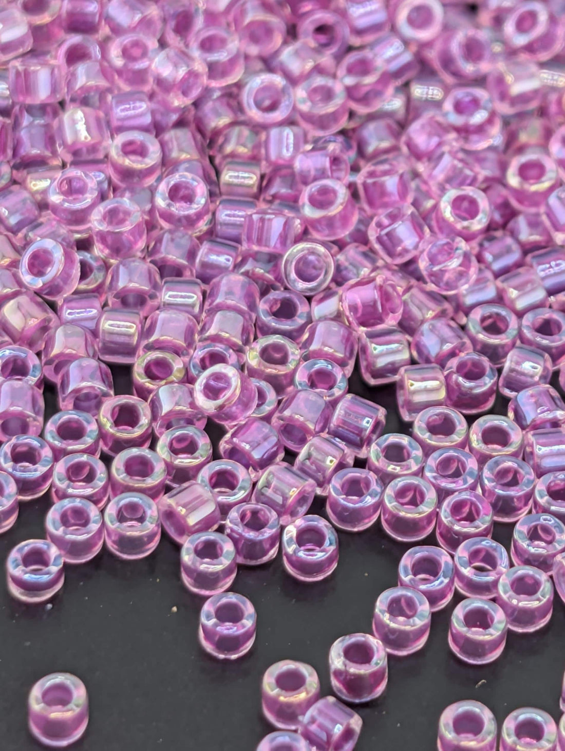DB0074:Crystal/Medium Fuchsia Inside Color Lined Rainbow | Size 11/0 | 7g