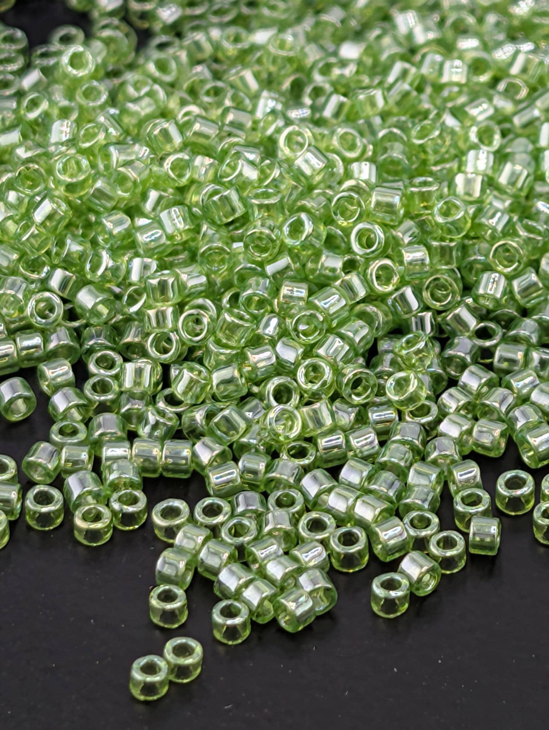 DB1226:Crisp Green Apple Translucent Inside Color Lined | Size 11/0 | 7g