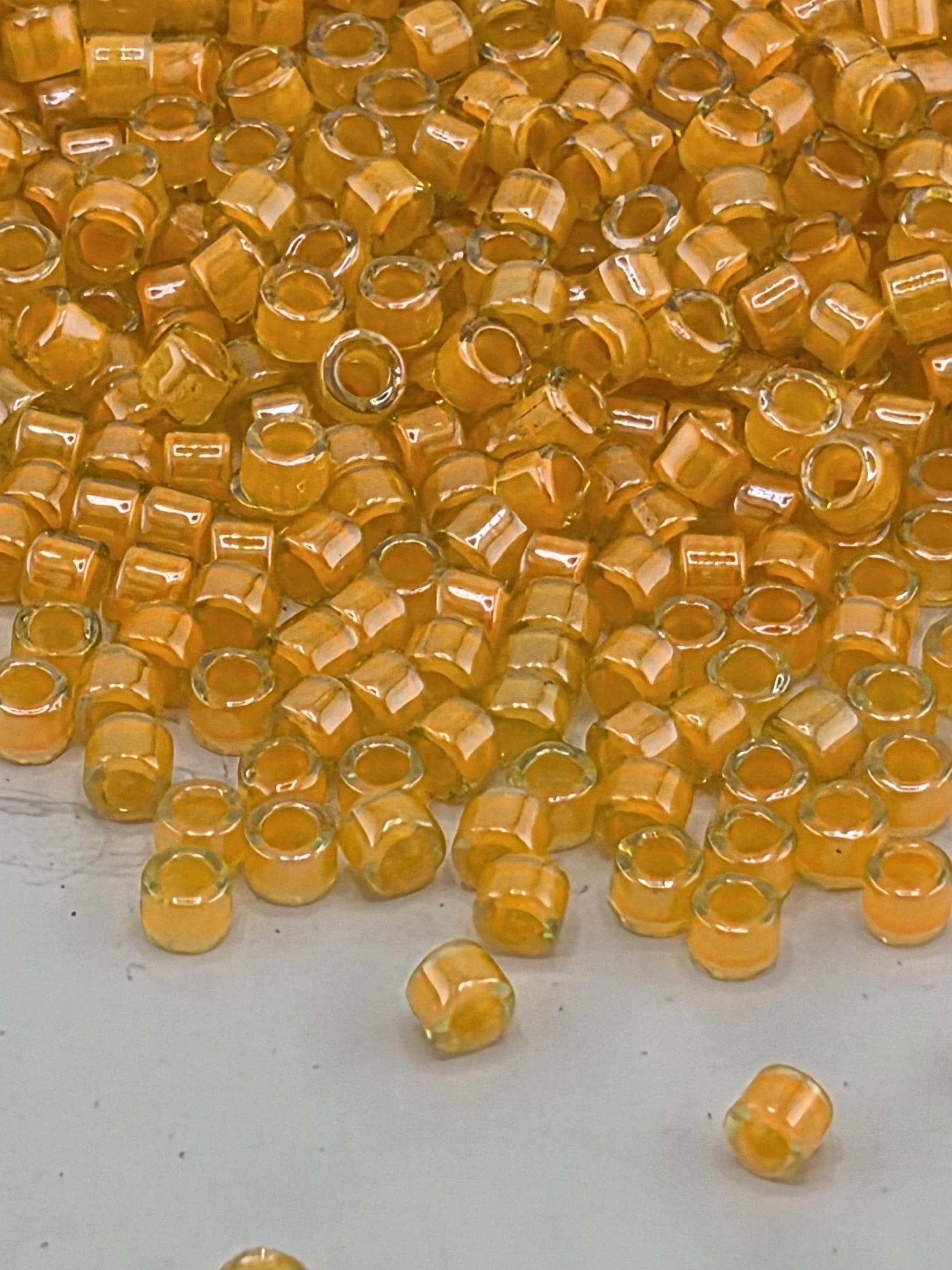DB2045:Luminous Mango/Peridot Inside Color Lined | Size 11/0 | 7g