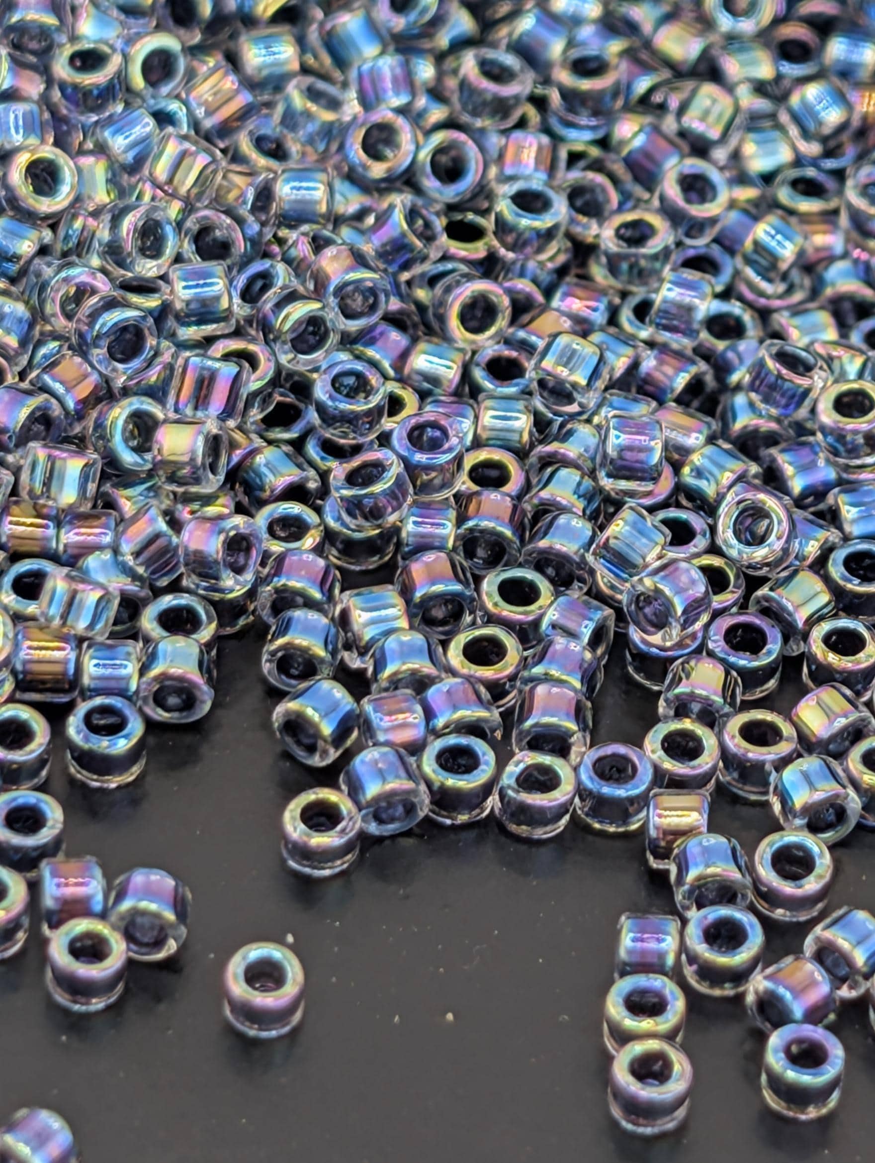 DB0086:Crystal/Steel Inside Color Lined Rainbow | Size 11/0 | 7g