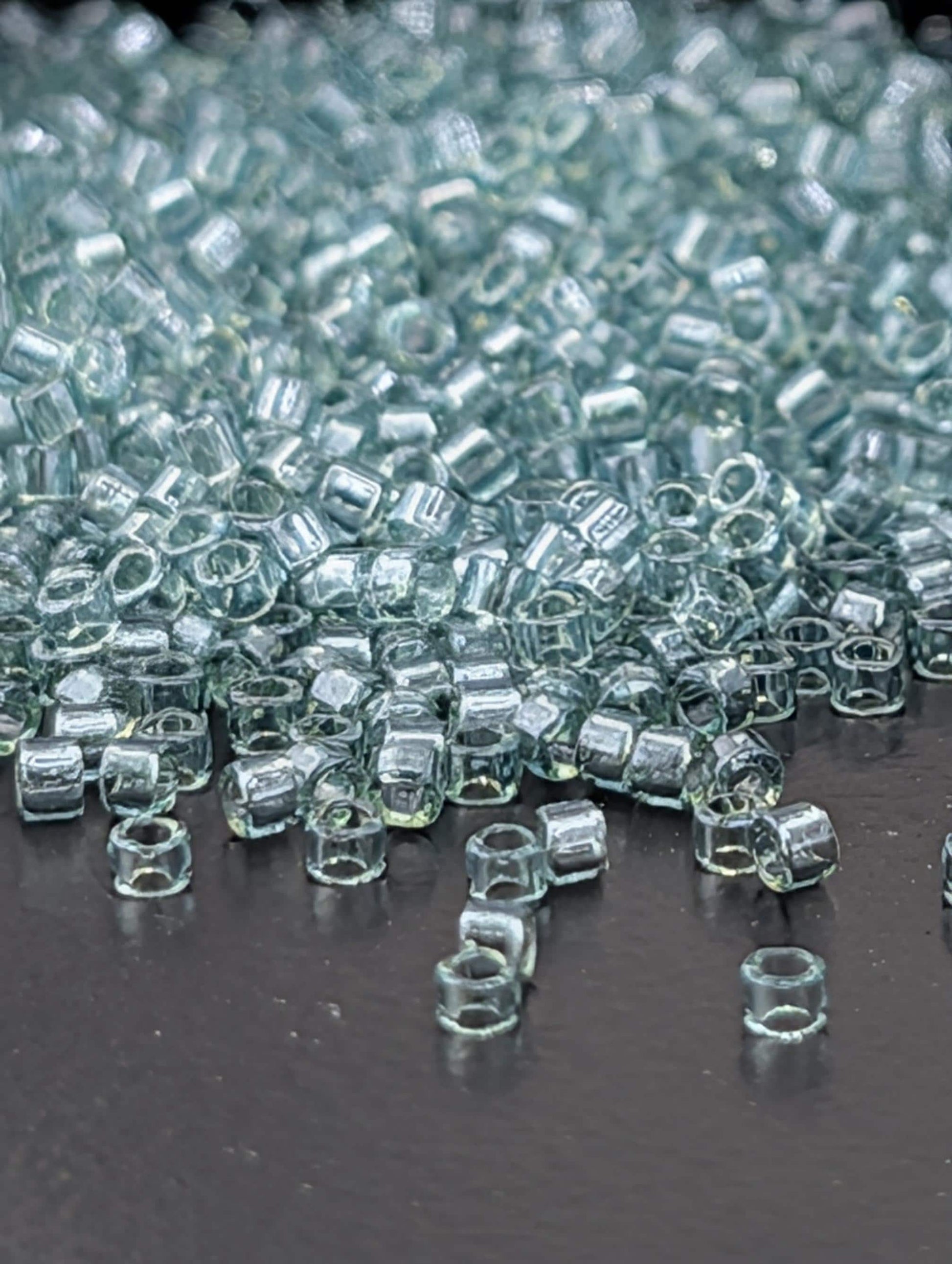 DB0112:Light Green Translucent Inside Color Lined | Size 11/0 | 7g