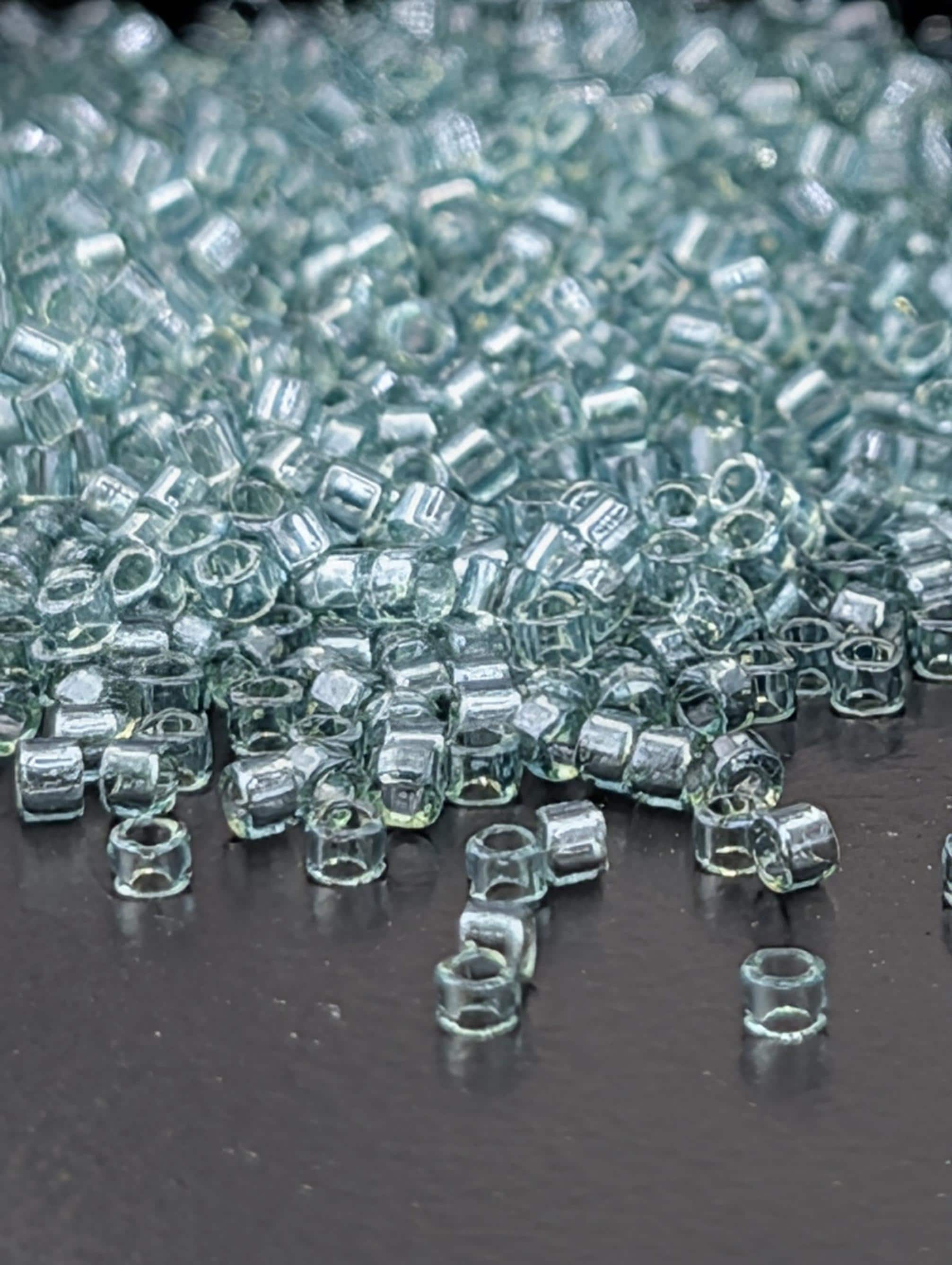 DB0112:Light Green Translucent Inside Color Lined | Size 11/0 | 7g