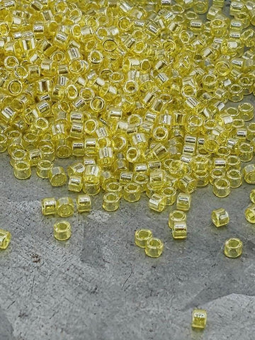 DB1886:Lemon Translucent Inside Color Lined | Size 11/0 | 7g