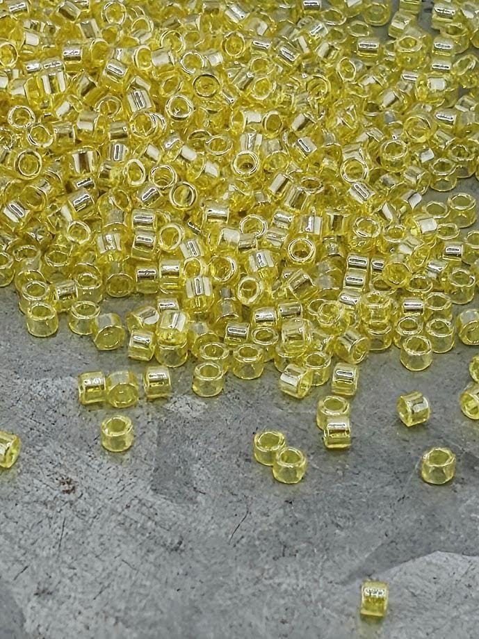 DB1886:Lemon Translucent Inside Color Lined | Size 11/0 | 7g