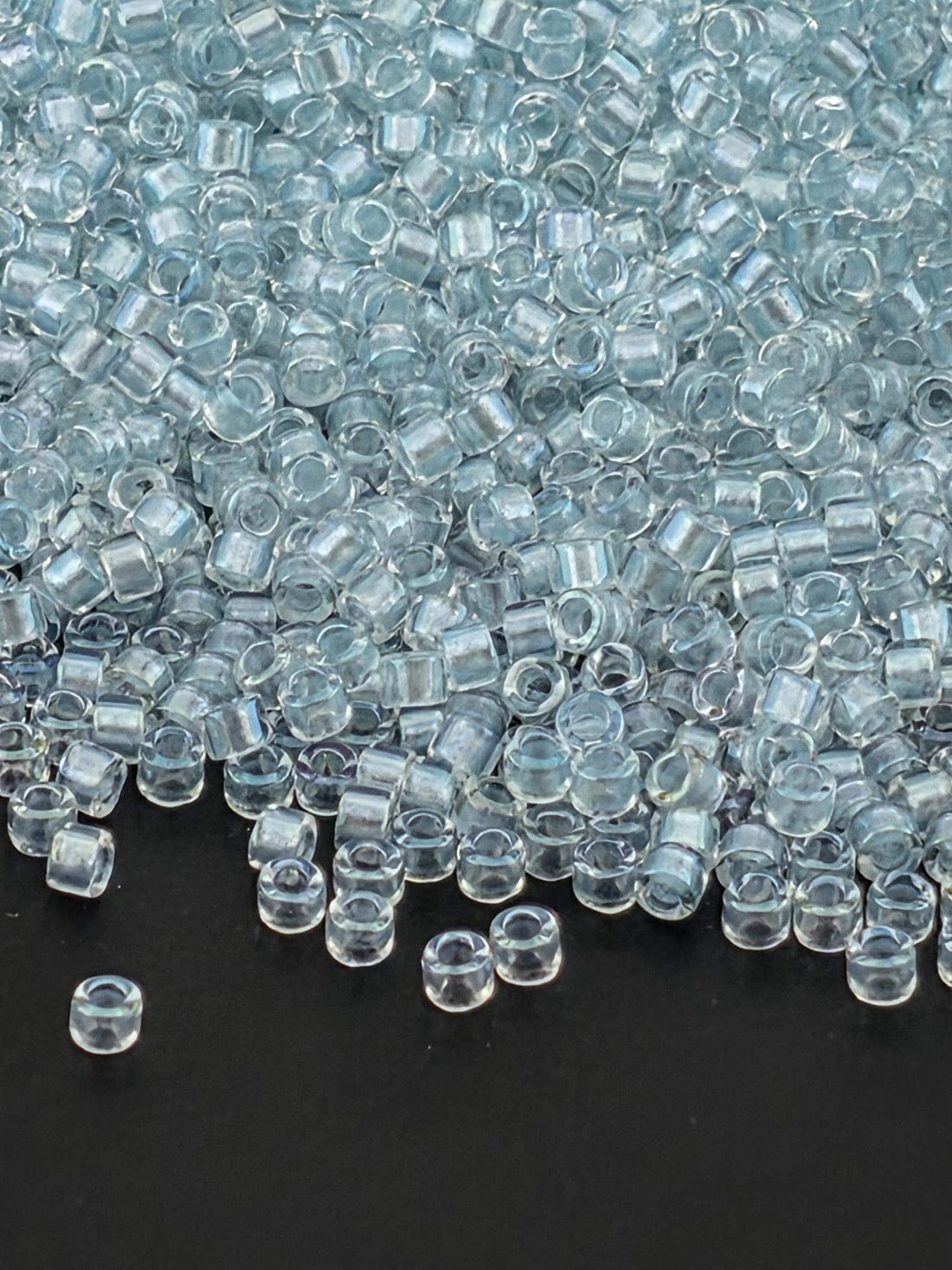 DB1672:Crystal/Barely Blue Translucent Inside Color Lined Pearl | Size 11/0 | 7g
