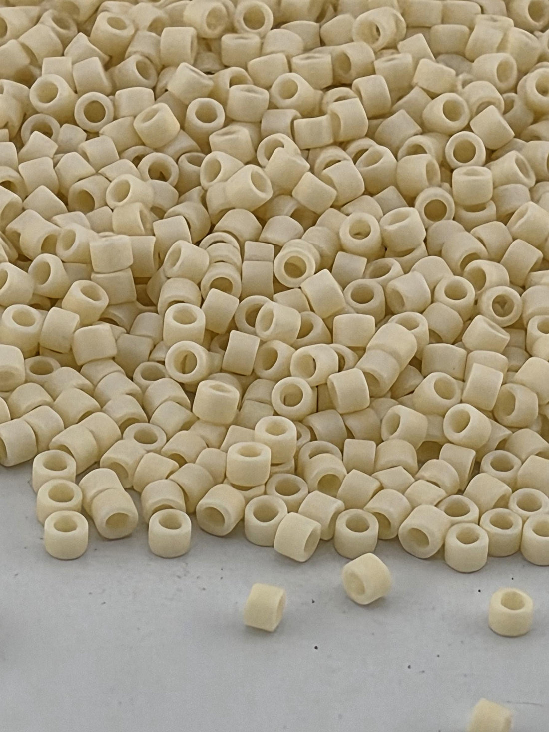 DB0883:Cream Opaque Matte Rainbow | Size 11/0 | 7g