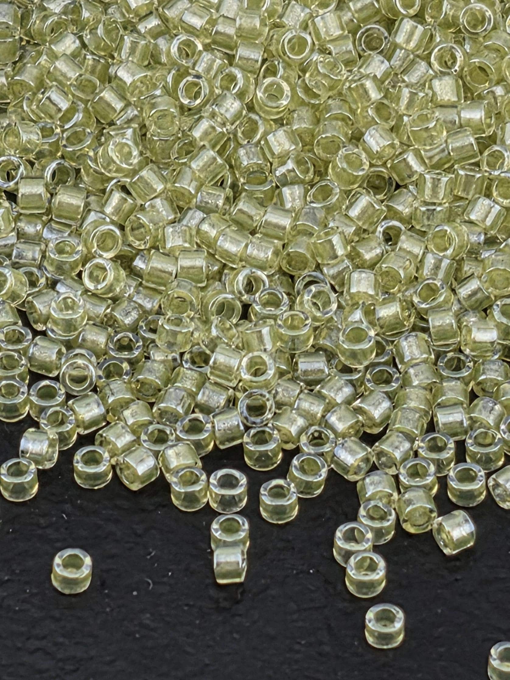 DB0903:Crystal/Lt Peridot Inside Color Lined Sparkle Duracoat | Size 11/0 | 7g
